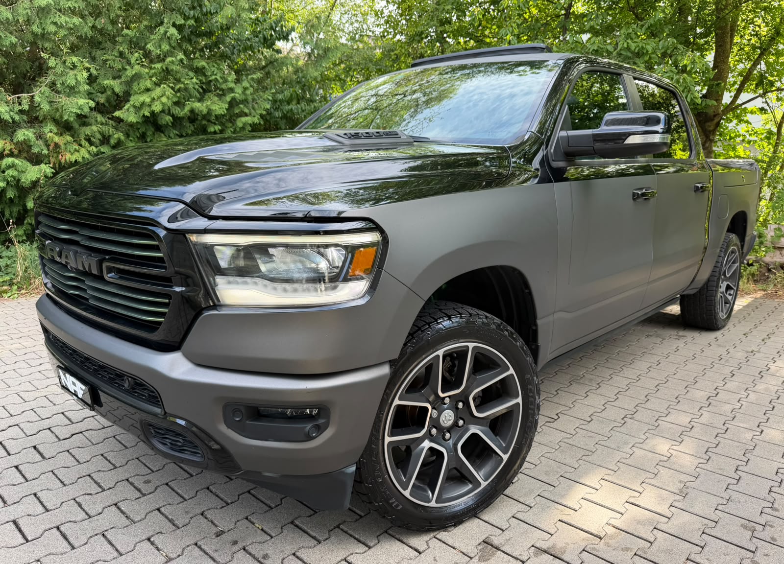 DODGE 1500 Crew Cab. 5.7 Hemi V8 Sport Black-image-0