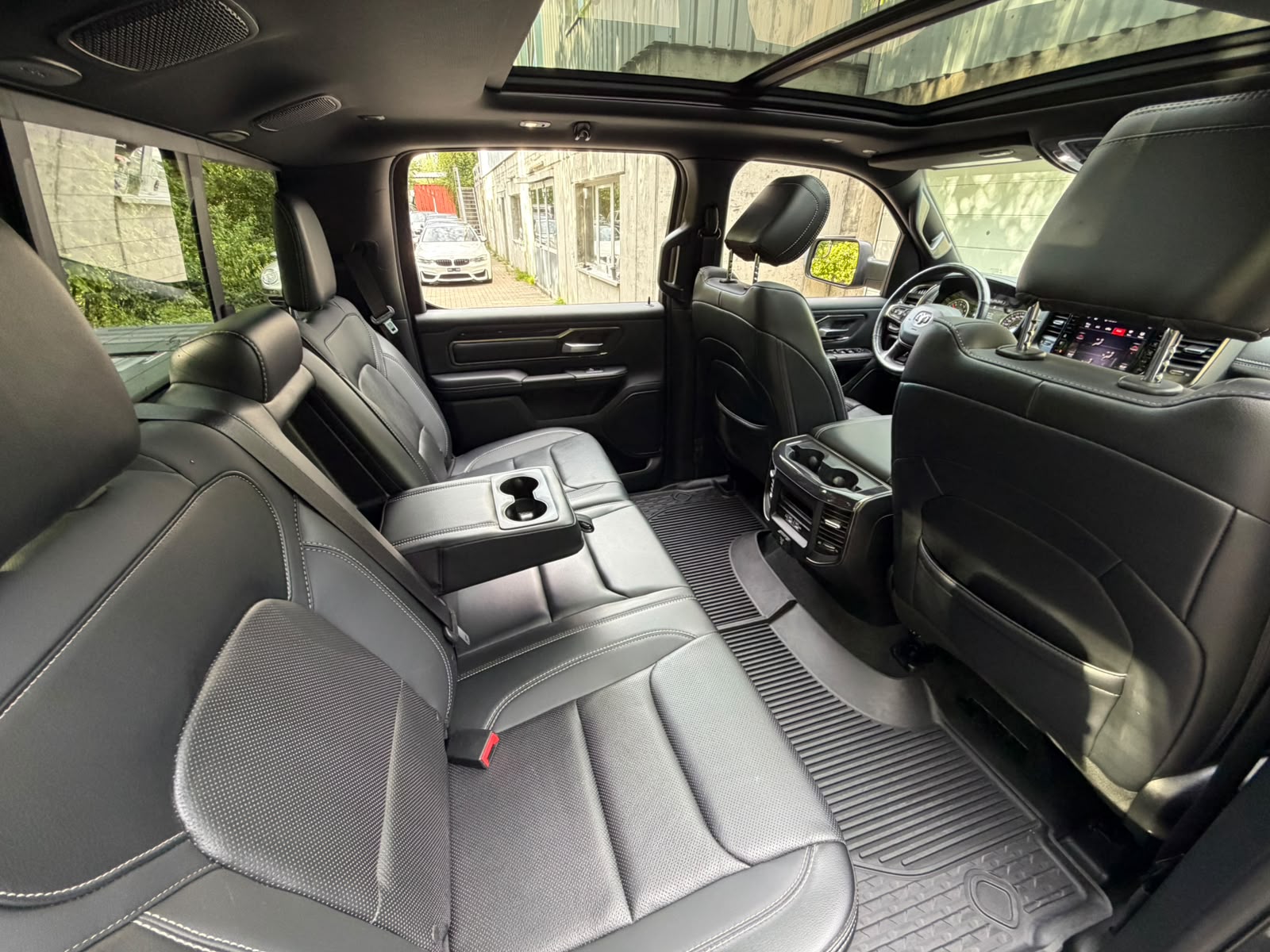 DODGE 1500 Crew Cab. 5.7 Hemi V8 Sport Black-image-18