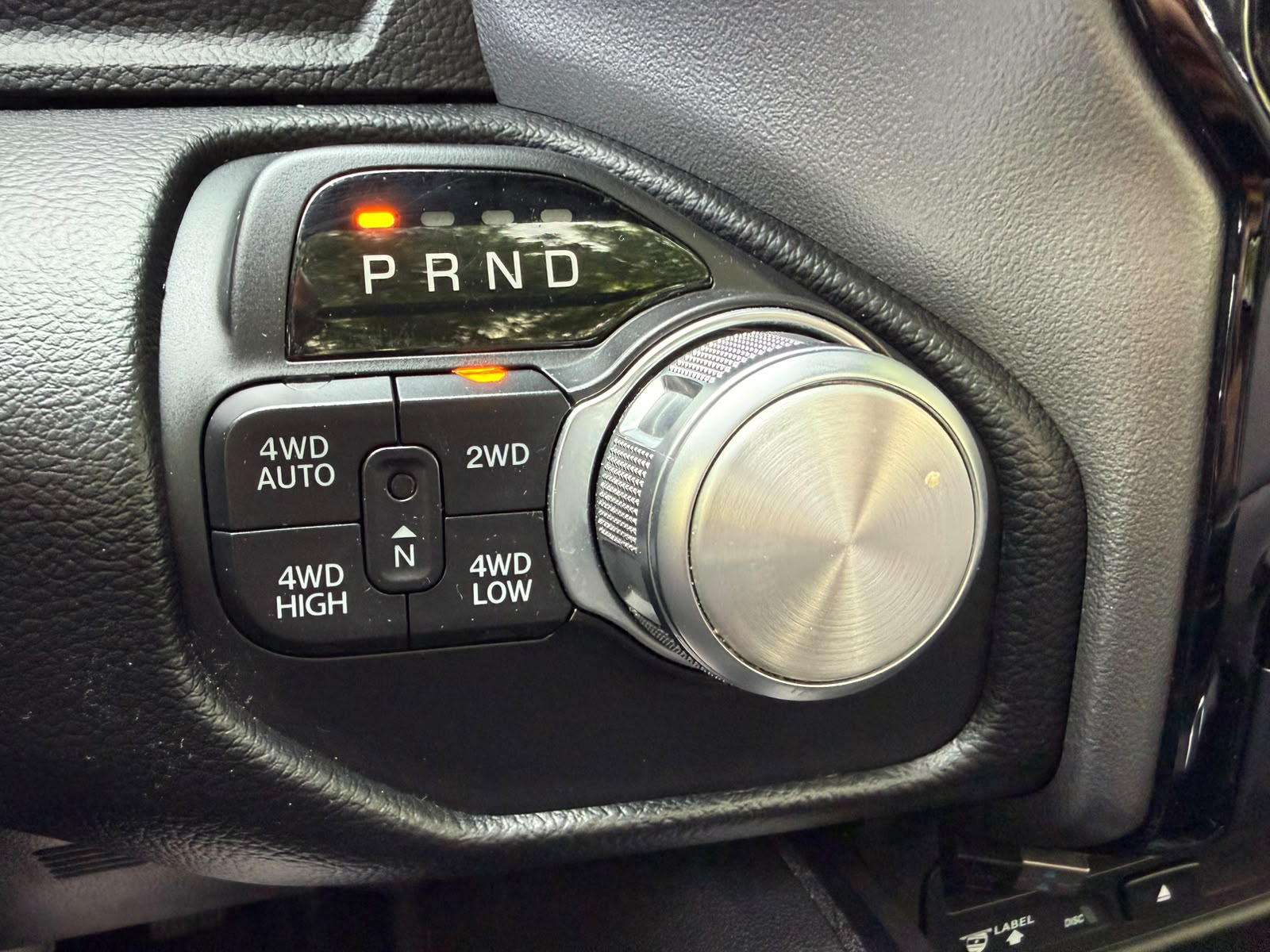 DODGE 1500 Crew Cab. 5.7 Hemi V8 Sport Black-image-29