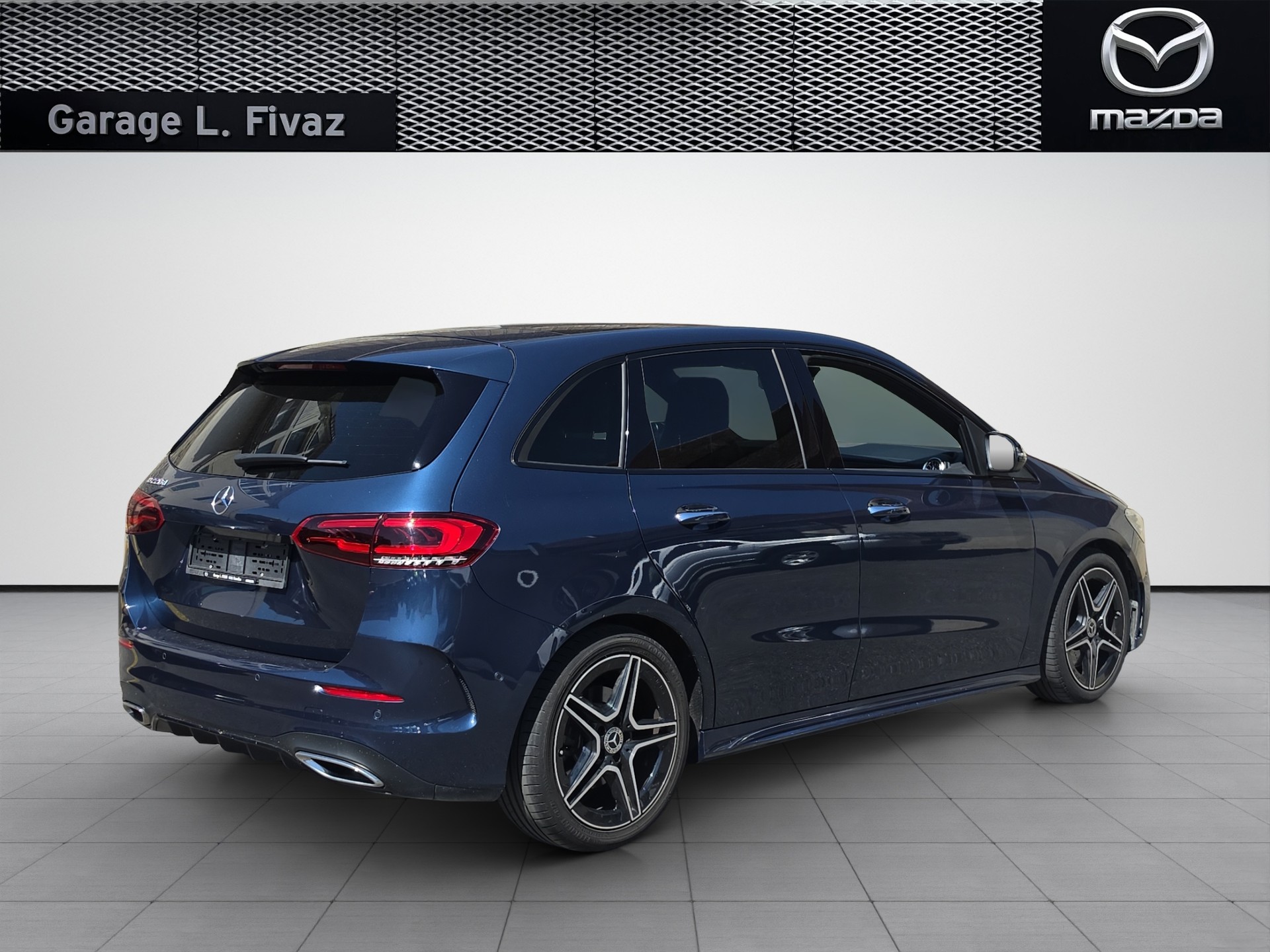 MERCEDES-BENZ B 220 d AMG Line 8G-DCT-image-4