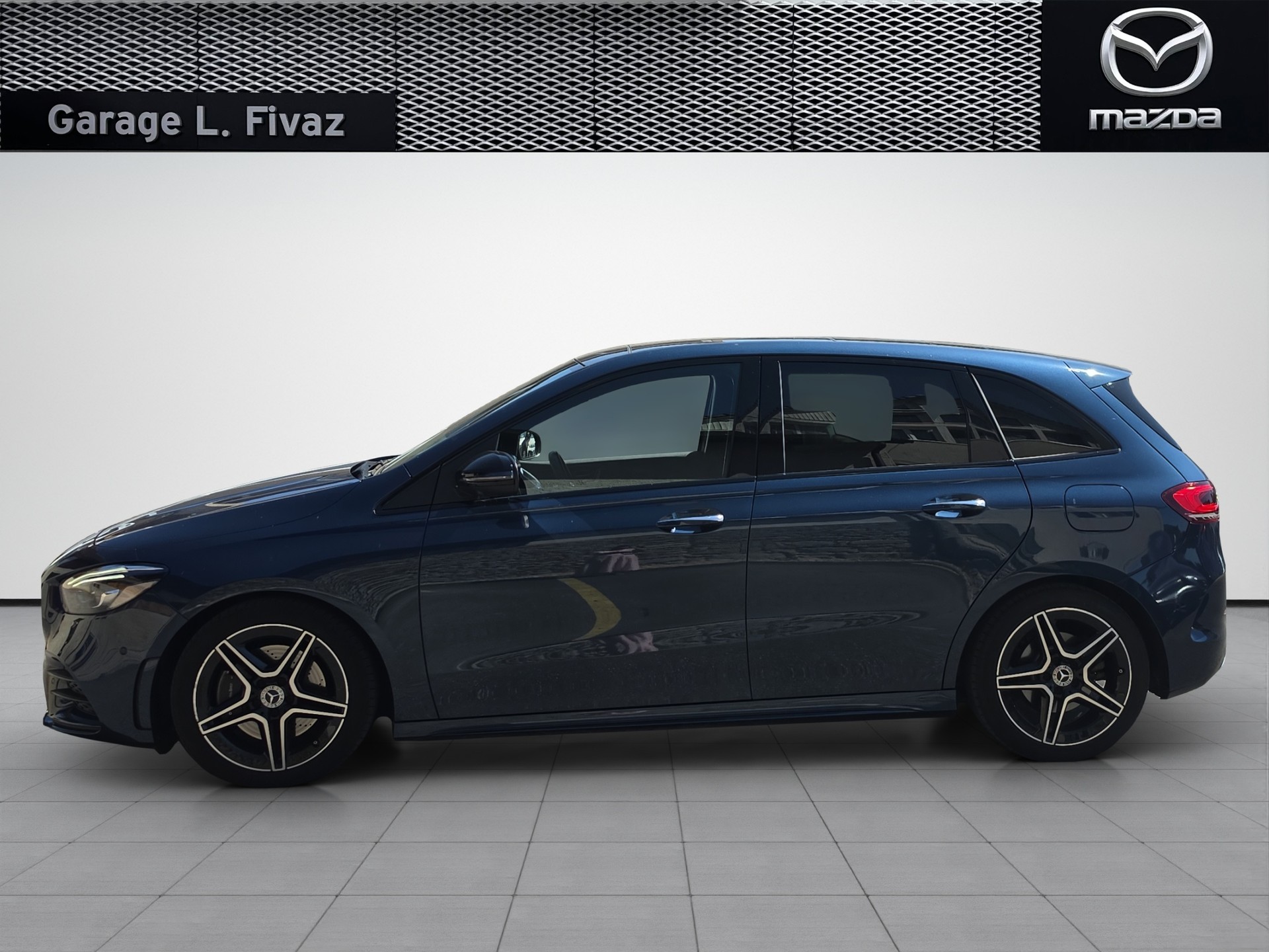 MERCEDES-BENZ B 220 d AMG Line 8G-DCT-image-3