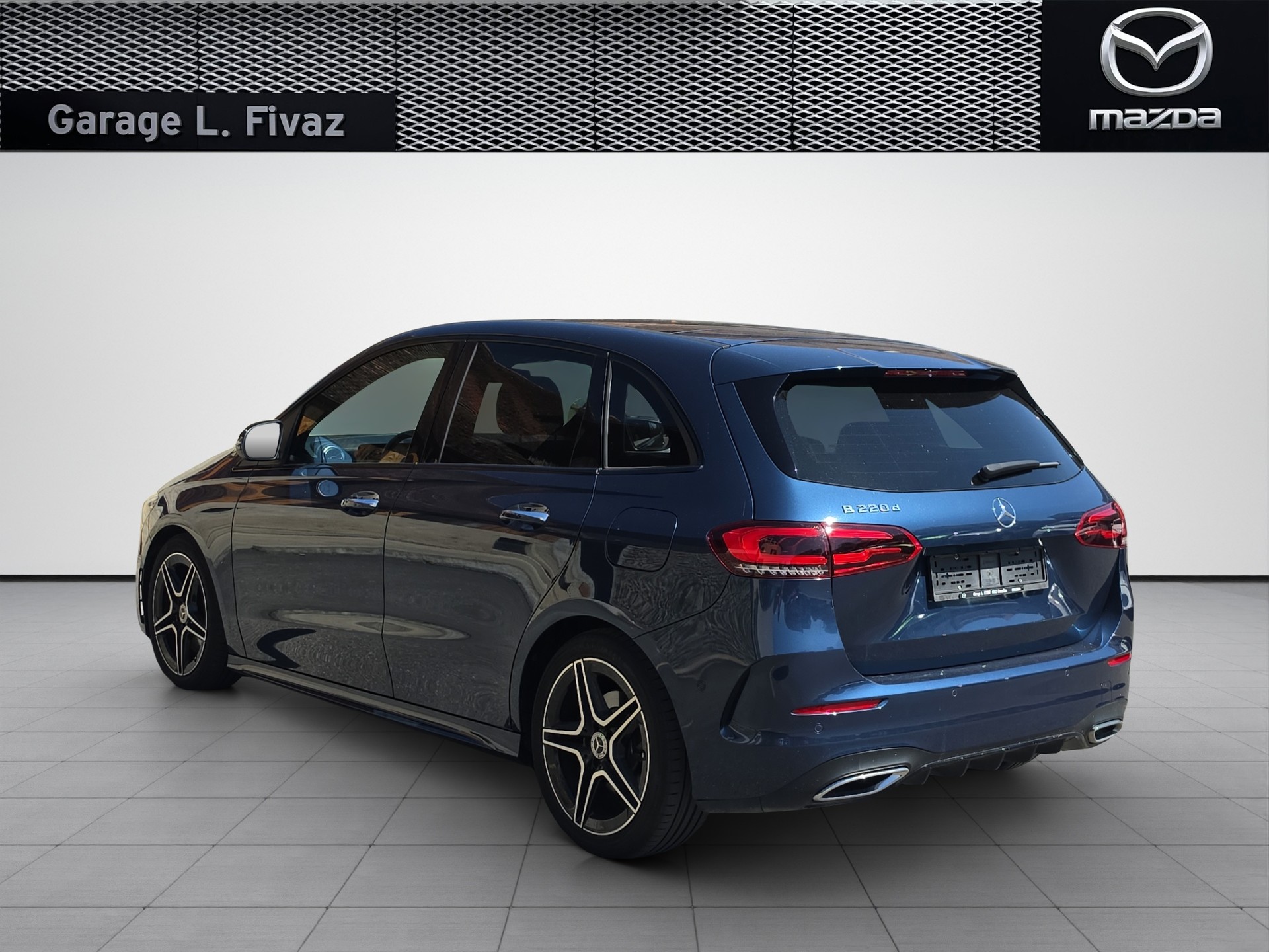 MERCEDES-BENZ B 220 d AMG Line 8G-DCT-image-5