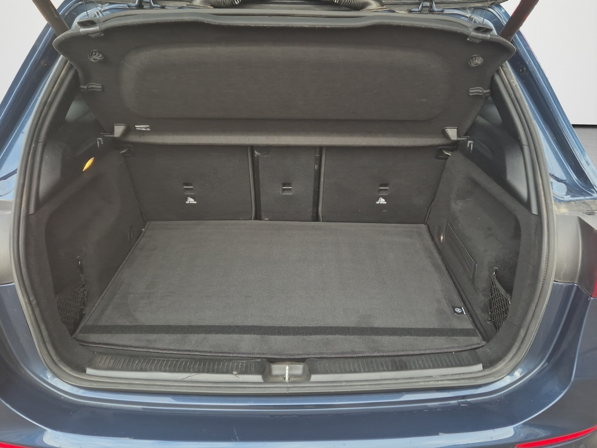 MERCEDES-BENZ B 220 d AMG Line 8G-DCT-image-12