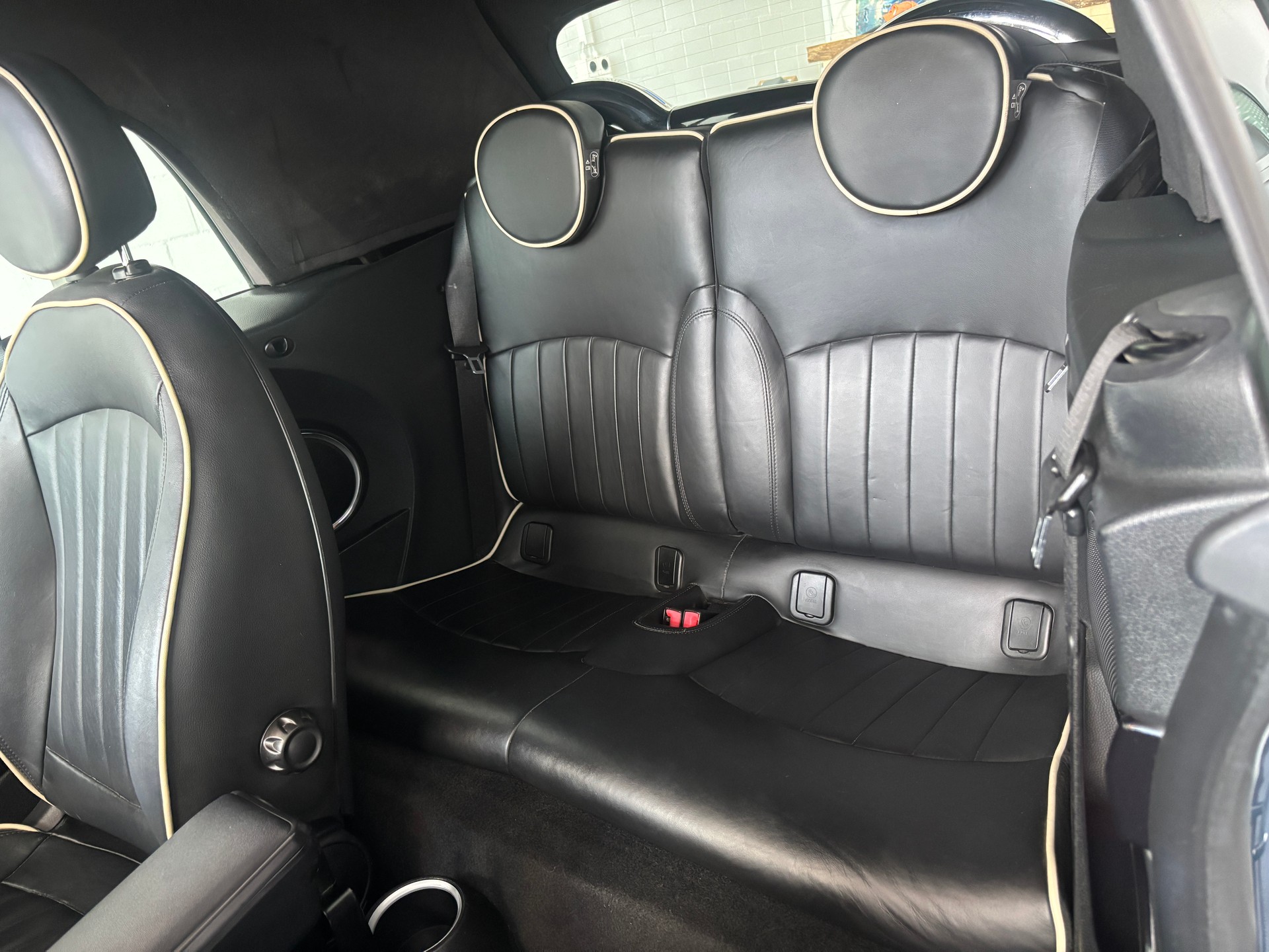 MINI Cooper S Cabriolet Steptronic-image-11