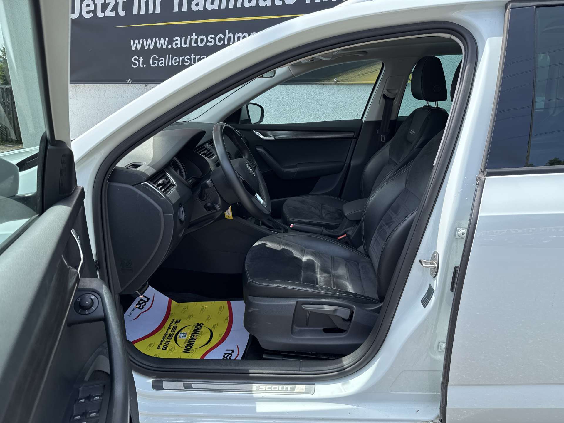 SKODA Octavia Combi 2.0 TDI Scout 4x4 DSG-Automat-image-6