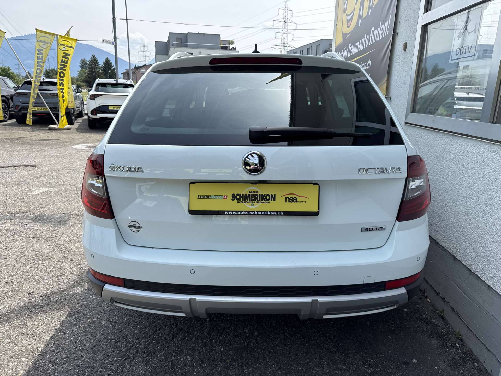 SKODA Octavia Combi 2.0 TDI Scout 4x4 DSG-Automat-image-3
