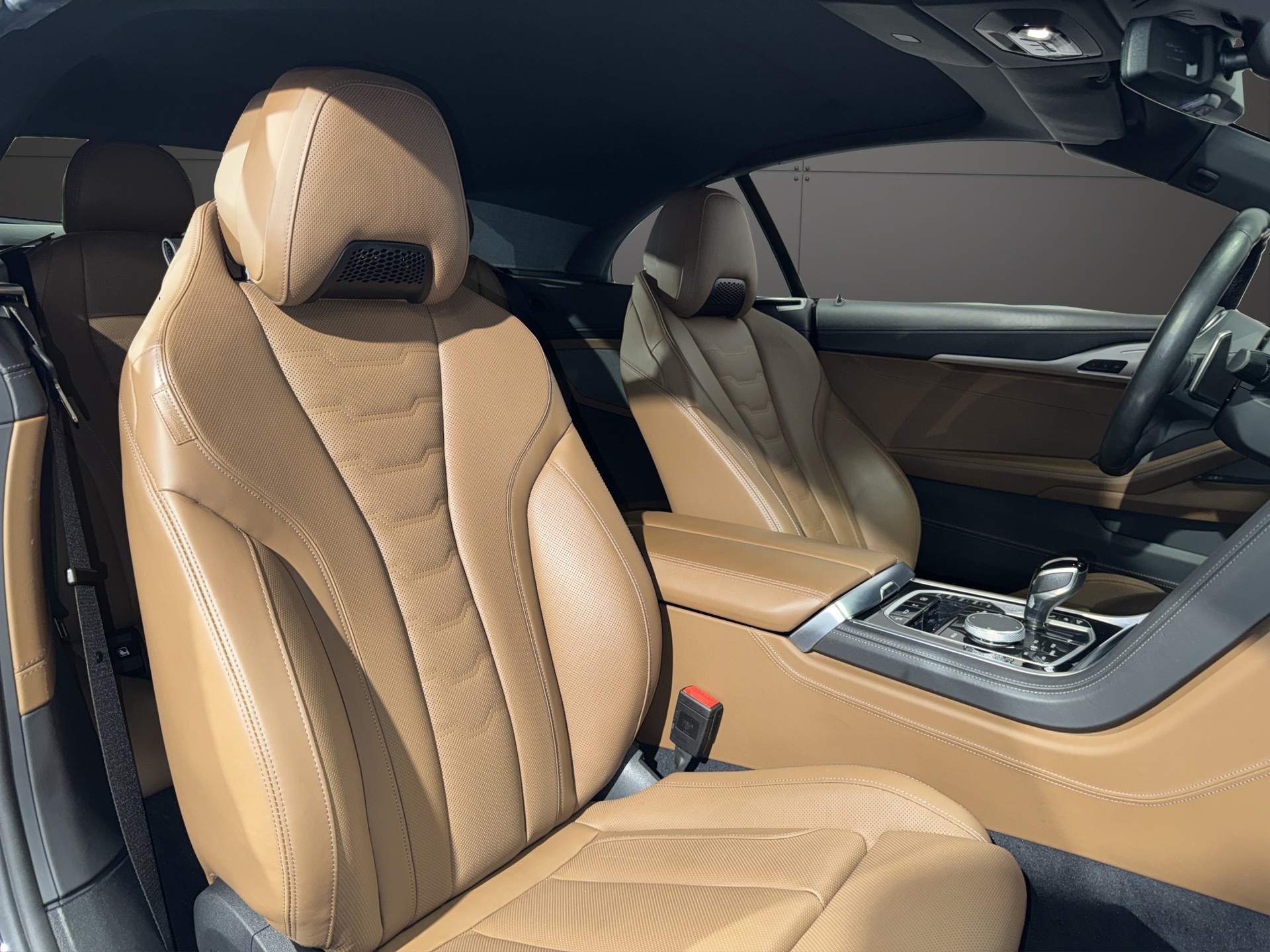 BMW M850i xDrive Cabriolet-image-16
