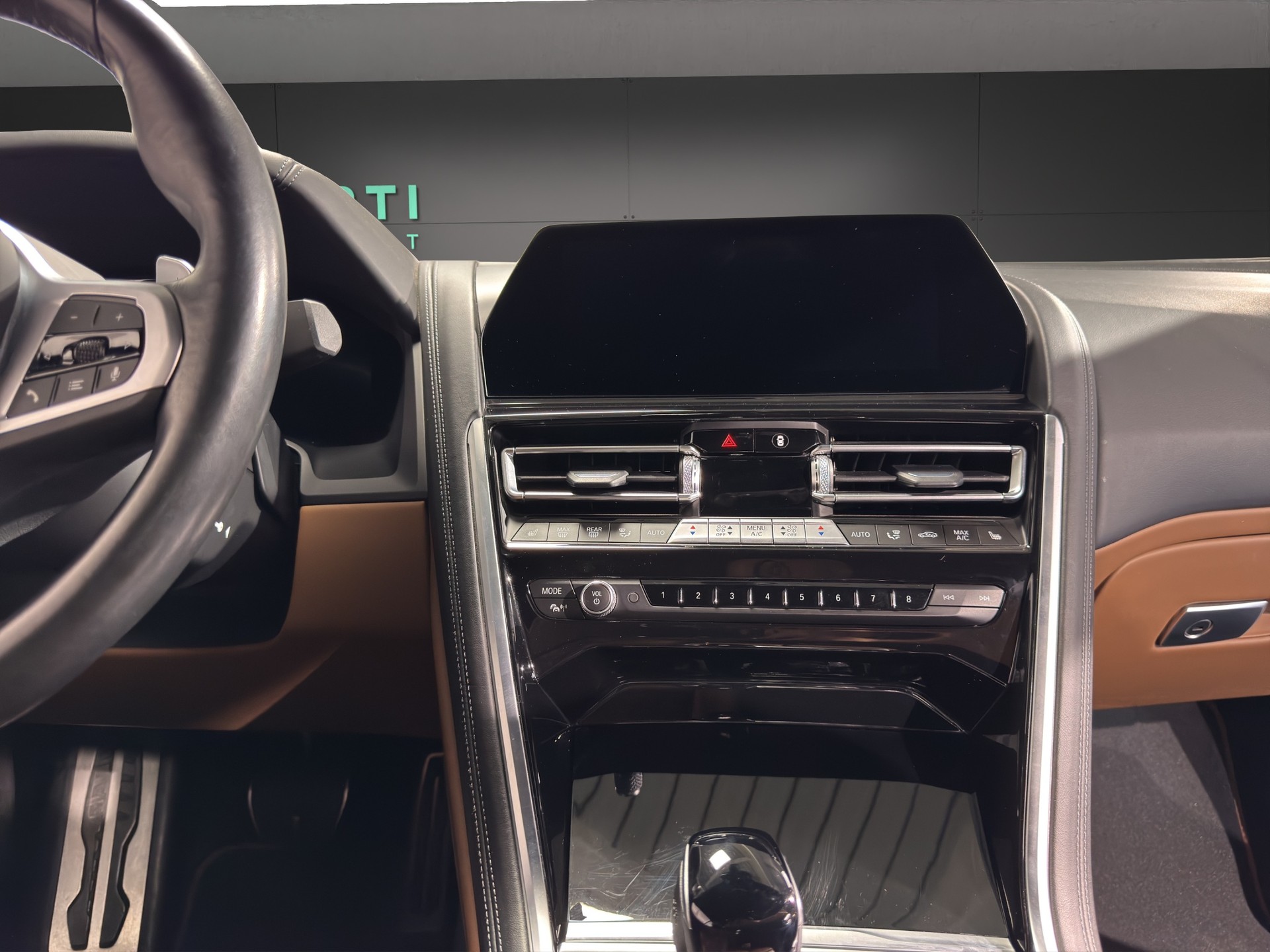 BMW M850i xDrive Cabriolet-image-17