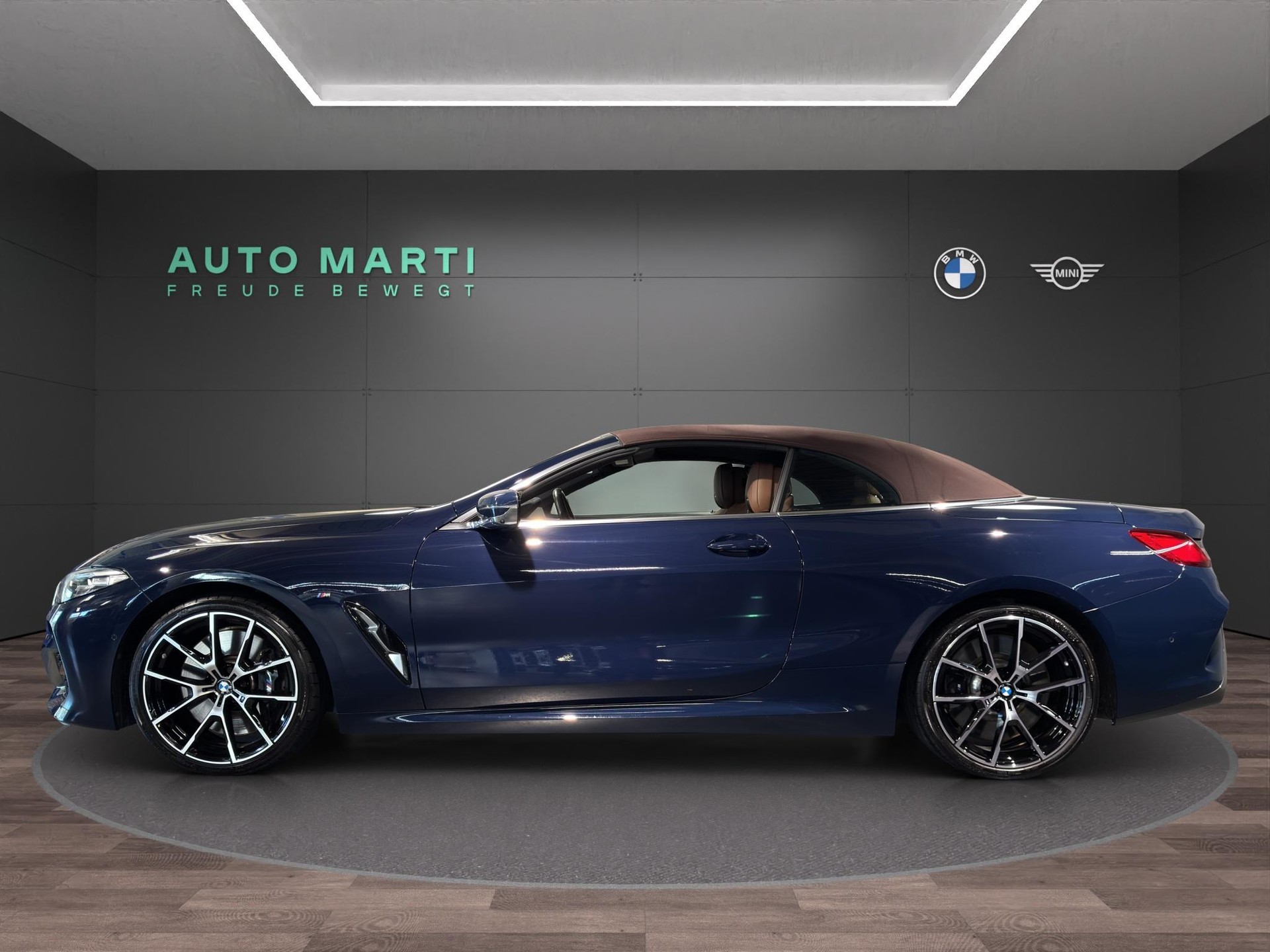 BMW M850i xDrive Cabriolet-showroom-element-1
