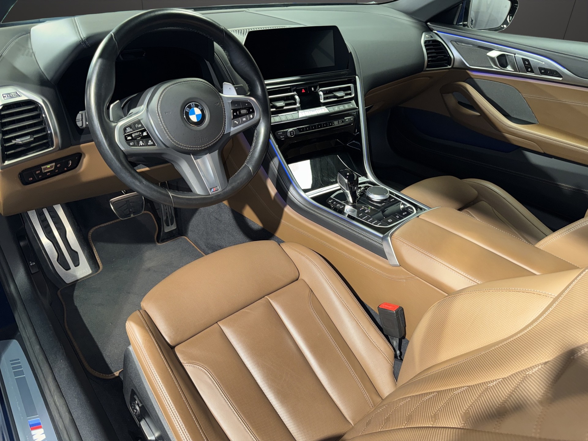 BMW M850i xDrive Cabriolet-image-7
