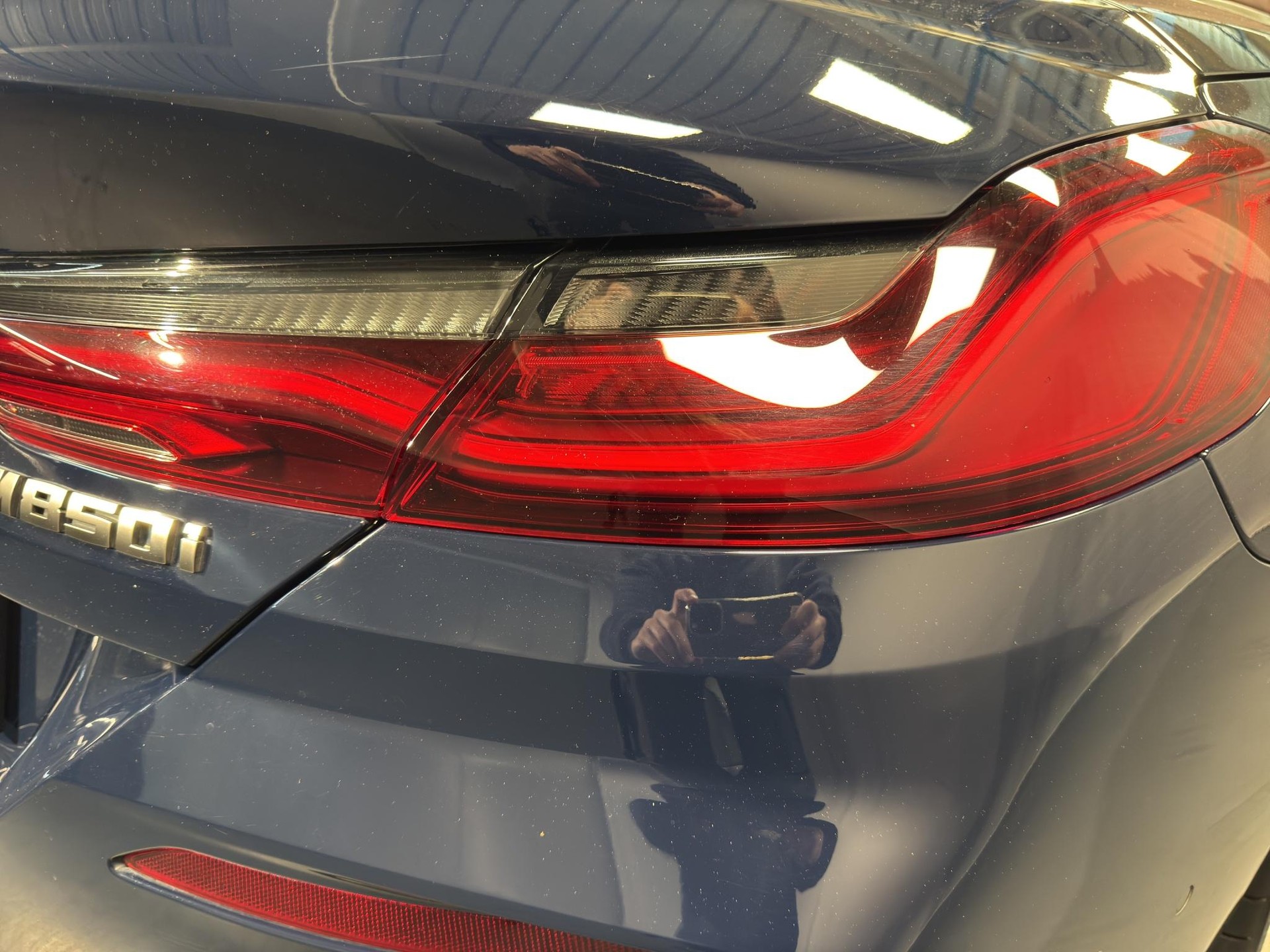 BMW M850i xDrive Cabriolet-showroom-element-3