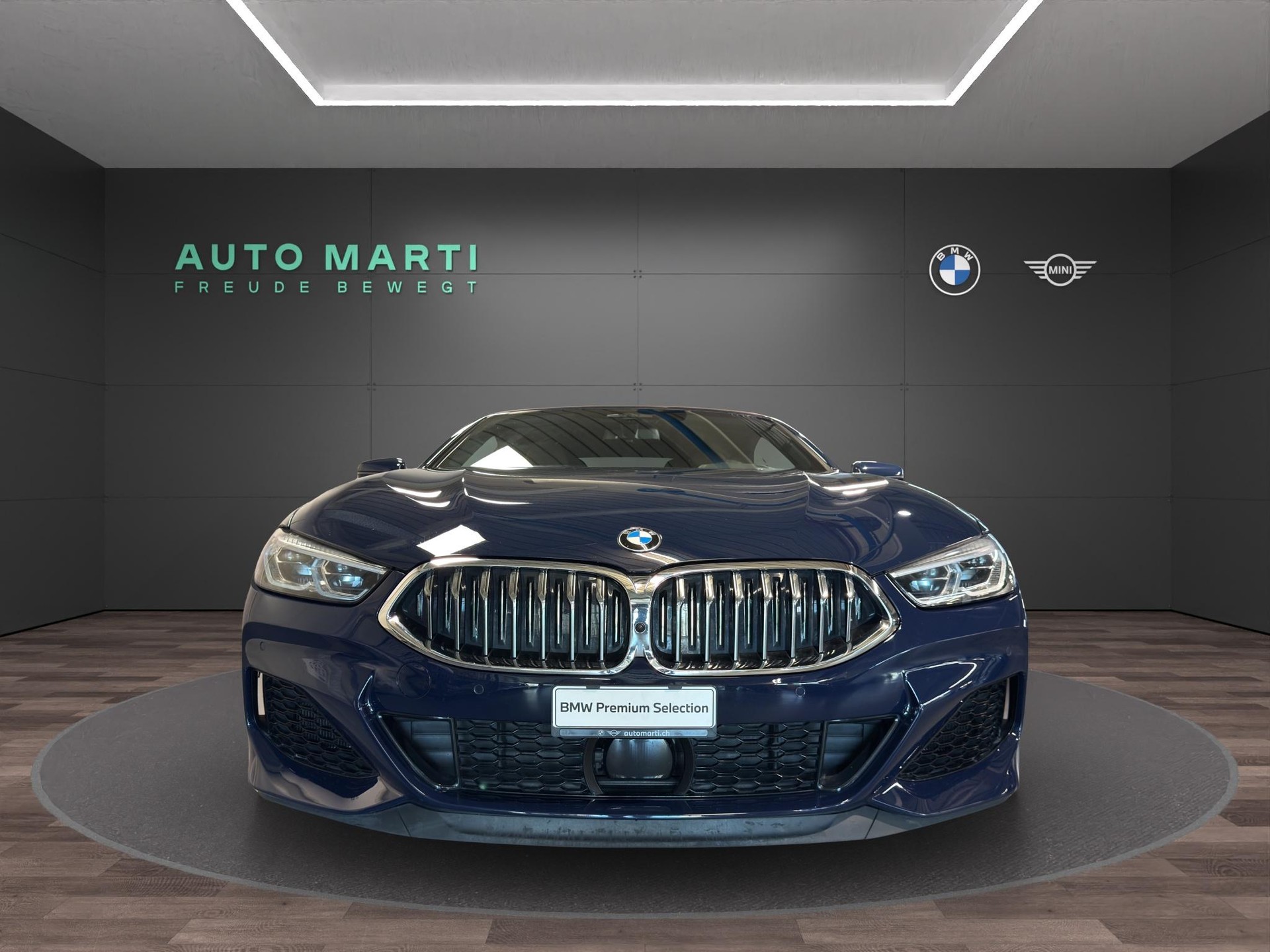 BMW M850i xDrive Cabriolet-showroom-element-2