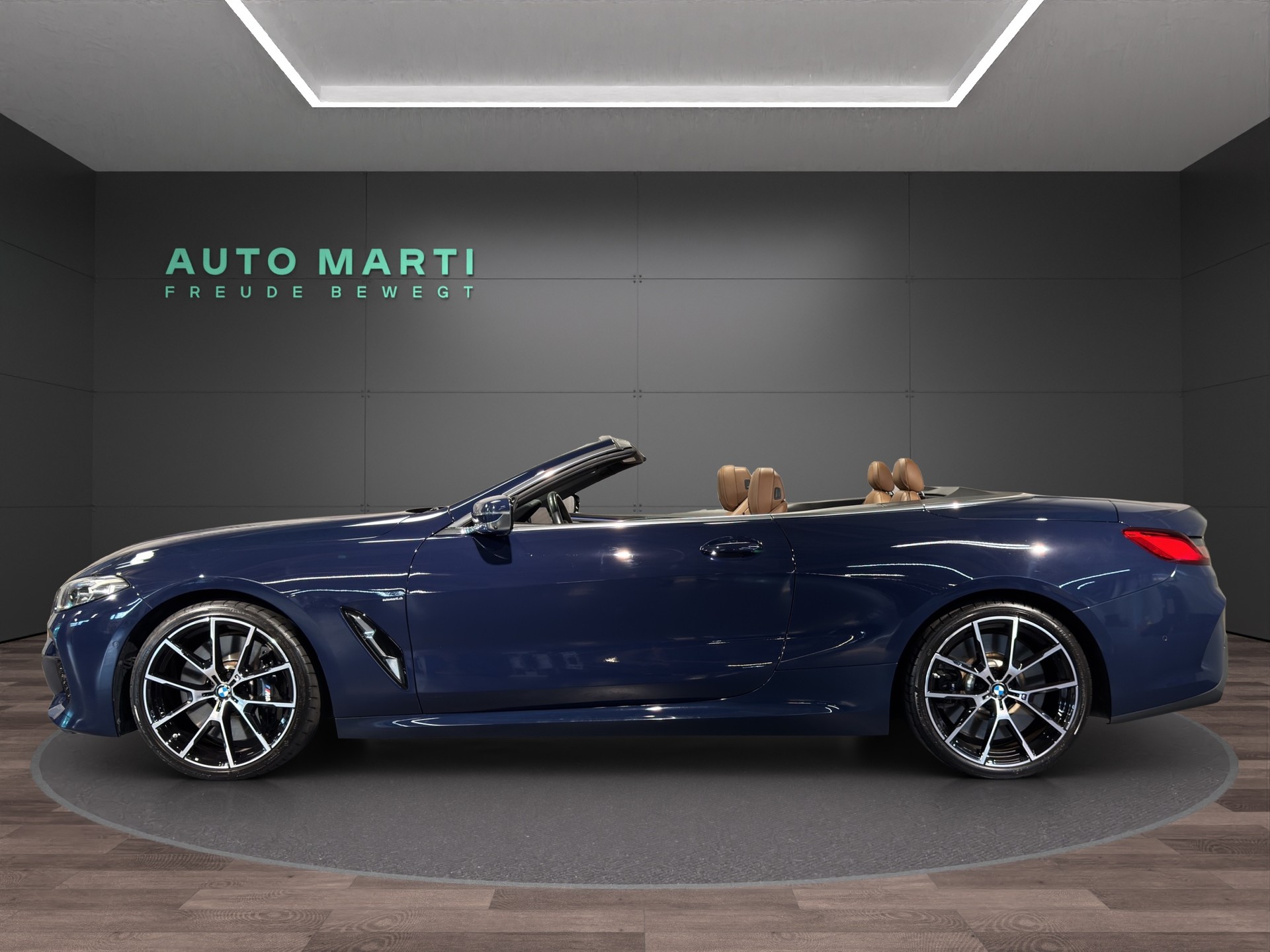 BMW M850i xDrive Cabriolet-showroom-element-1
