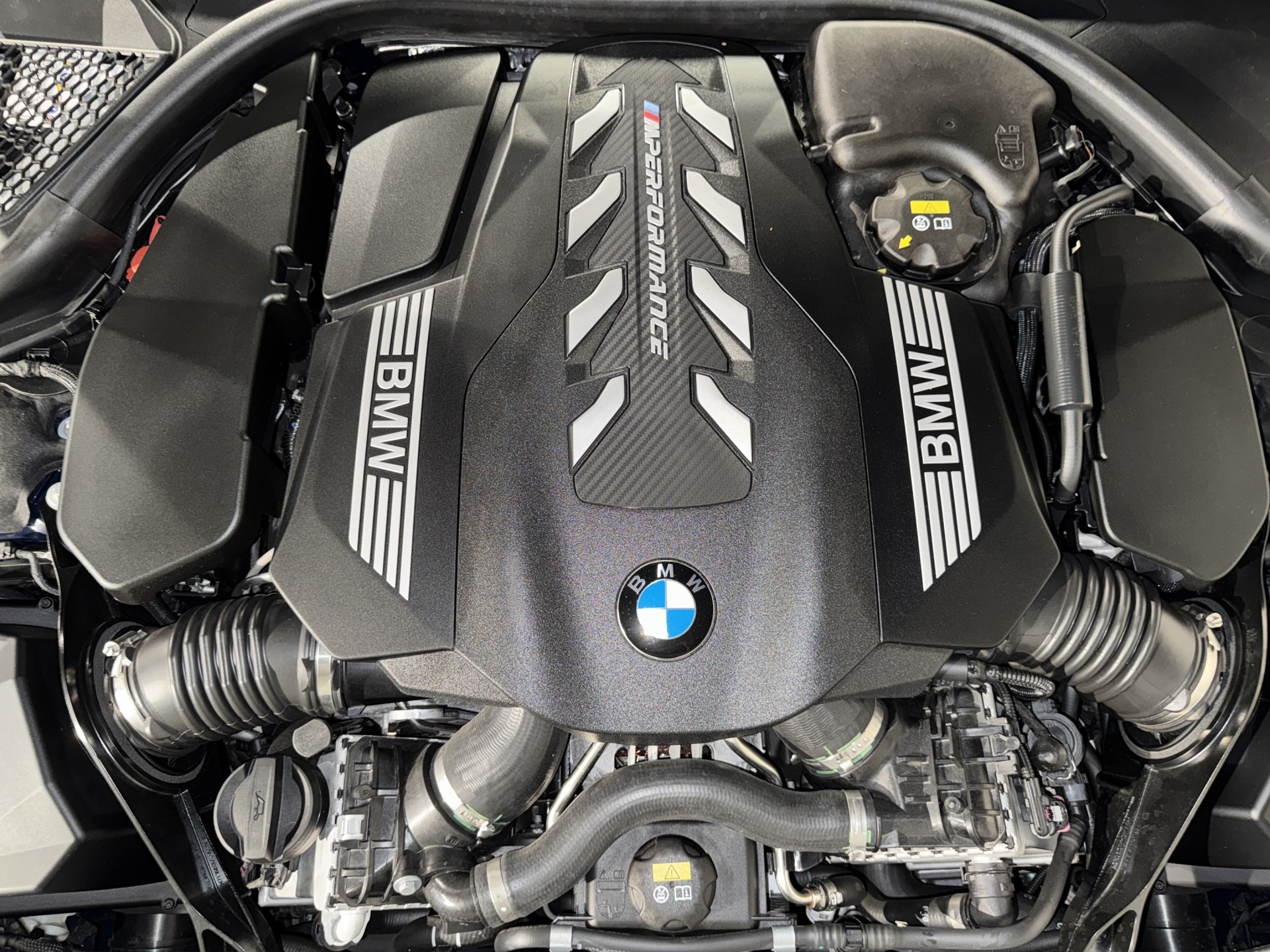 BMW M850i xDrive Cabriolet-image-19