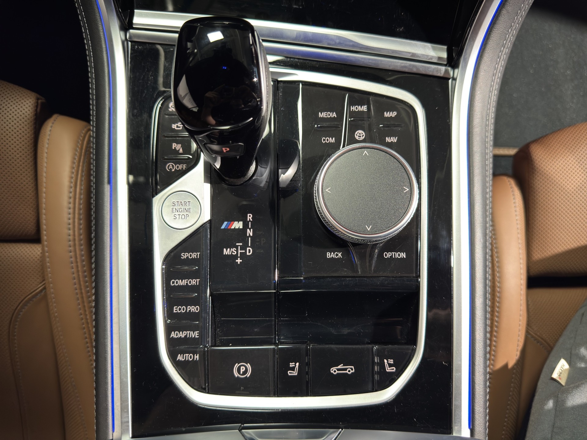BMW M850i xDrive Cabriolet-image-9