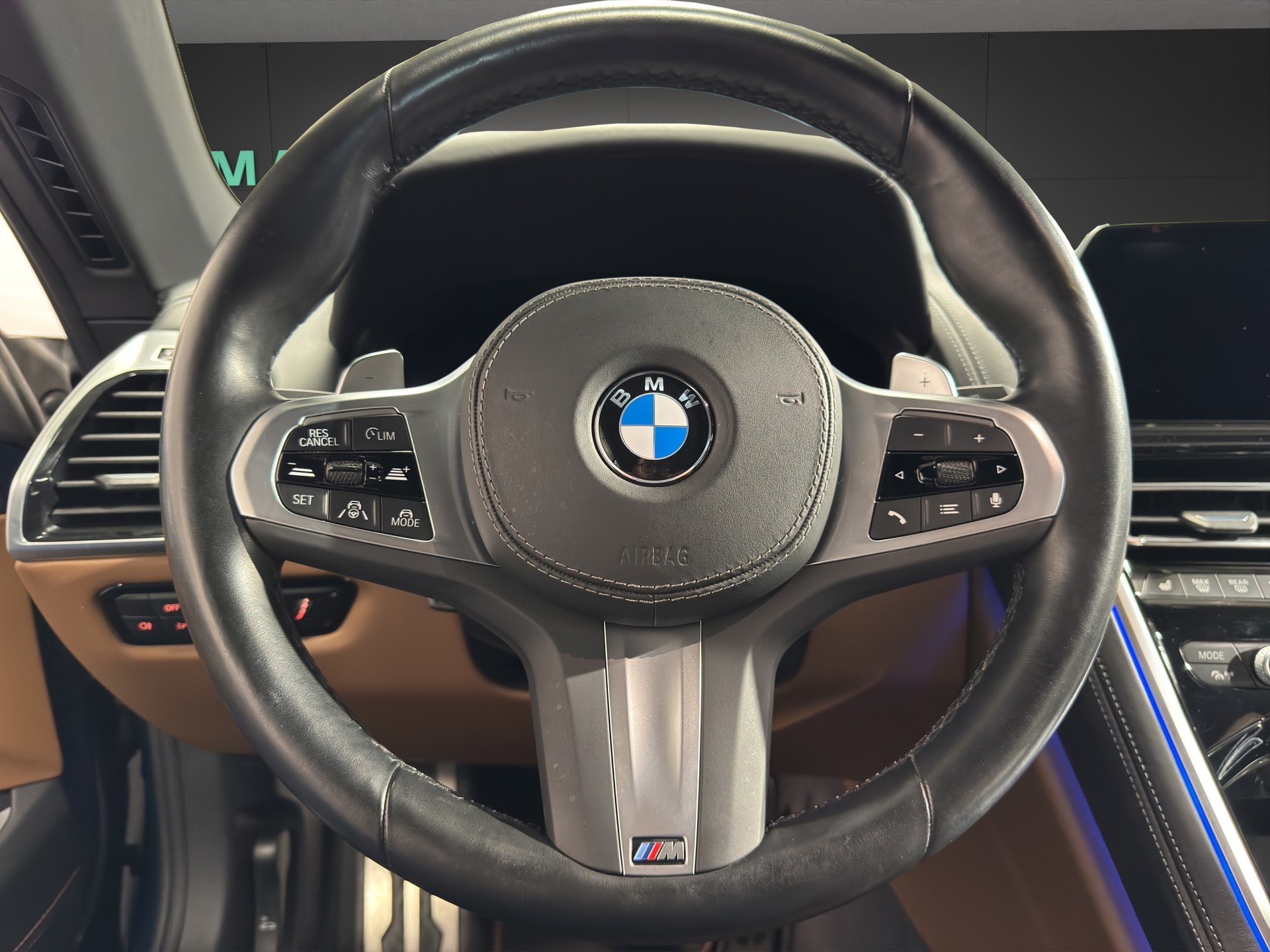BMW M850i xDrive Cabriolet-image-12