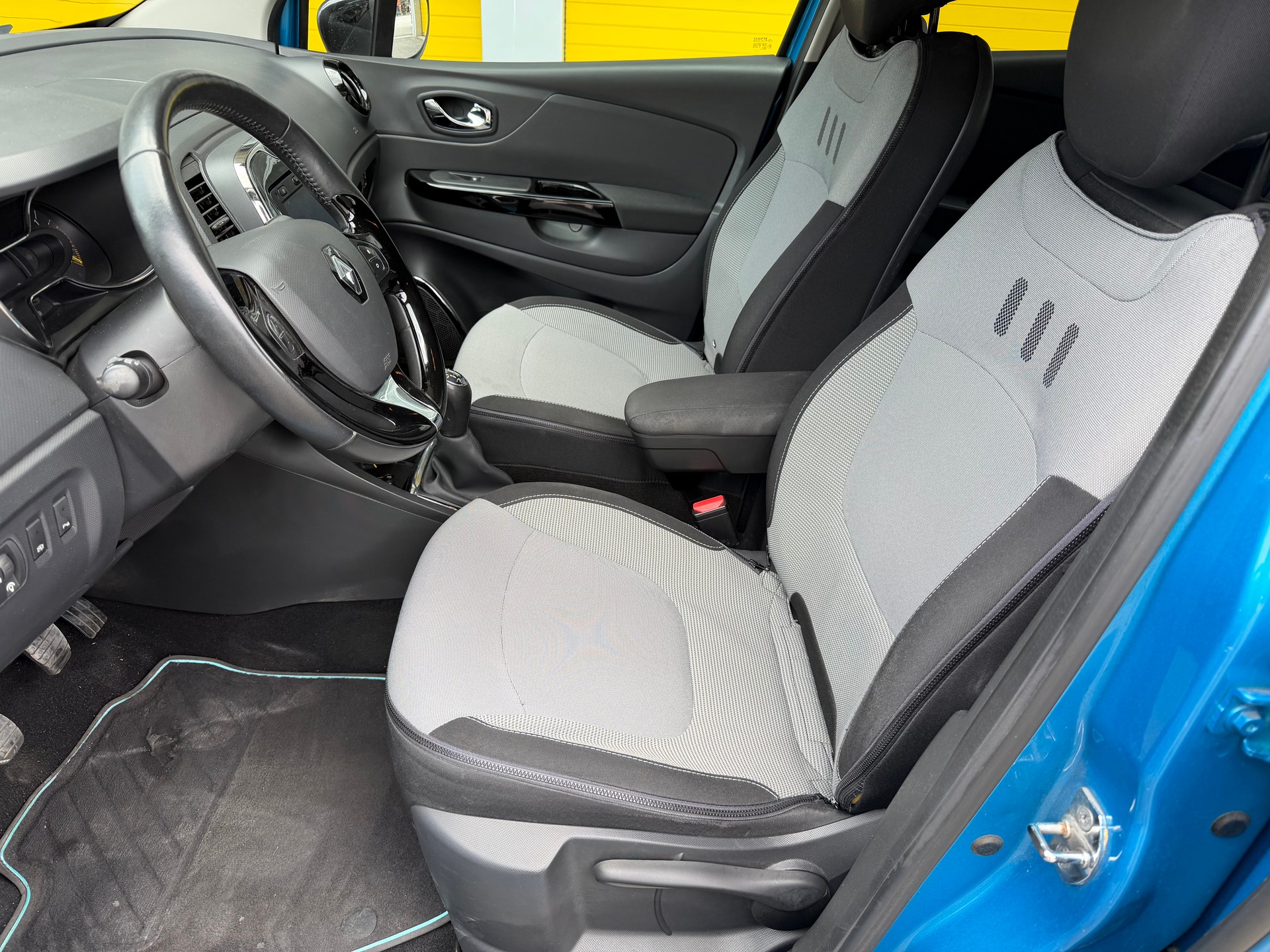RENAULT Captur 1.5 dCi Privilège-image-9