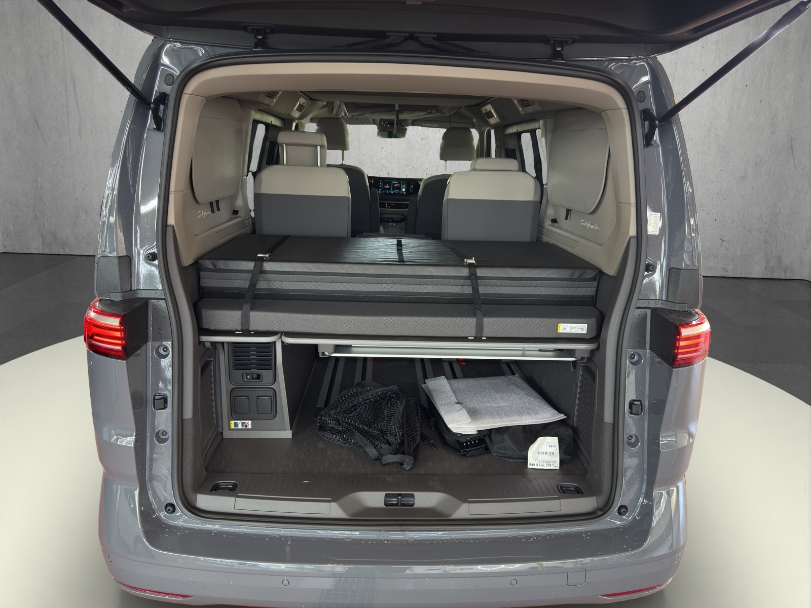 VW California 2.0 TSI Beach Tour Liberty-image-9