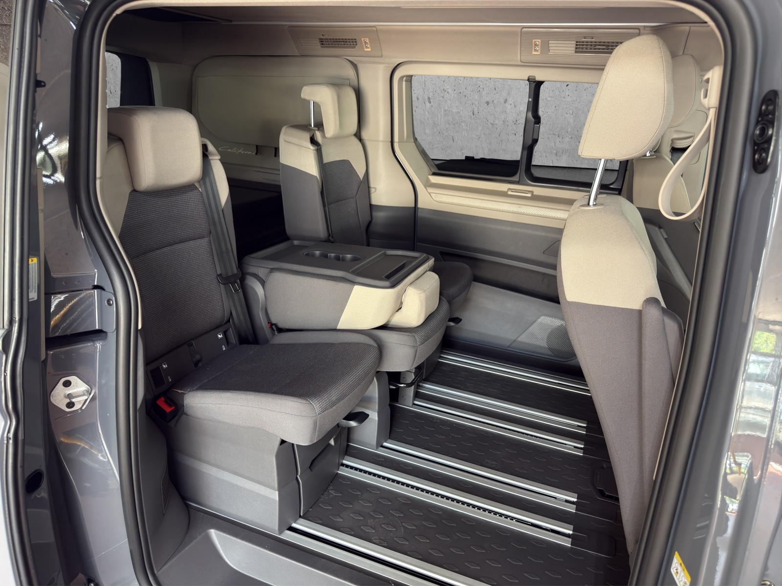 VW California 2.0 TSI Beach Tour Liberty-image-8