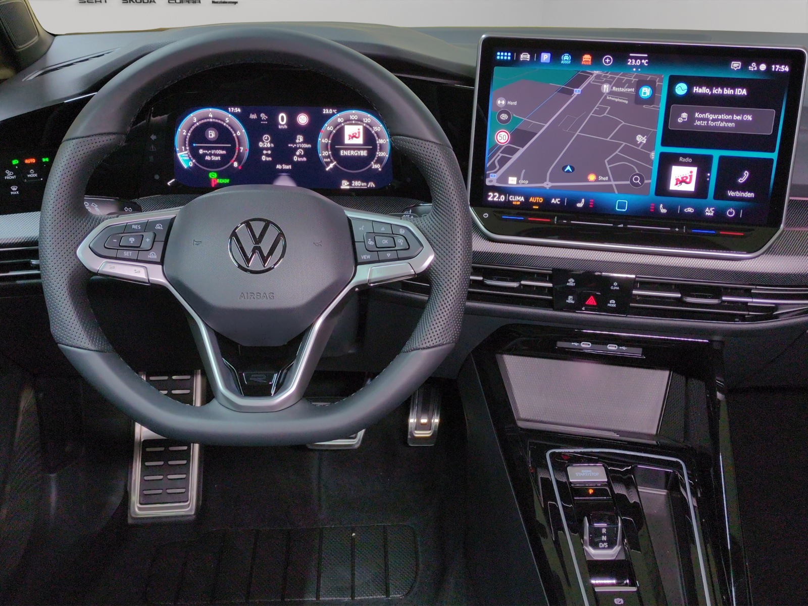 VW Golf Variant 1.5 eTSI mHEV R-Line DSG-image-6