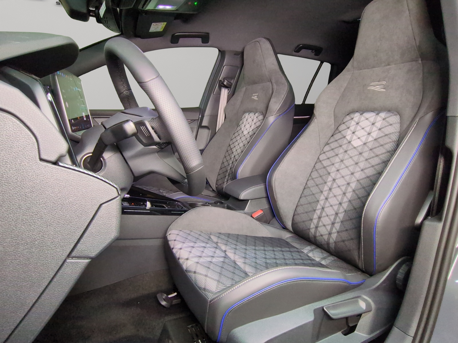 VW Golf Variant 1.5 eTSI mHEV R-Line DSG-image-5