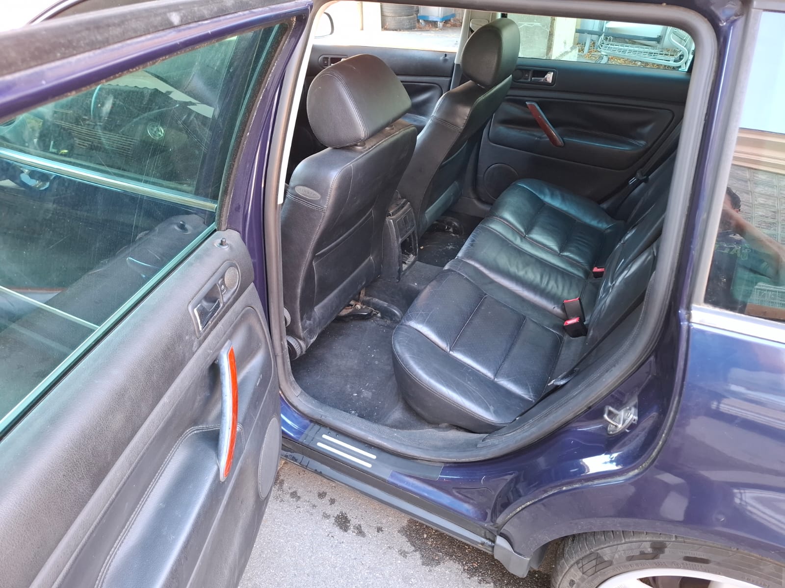 VW Passat Variant 2.3 V5 Trendline-image-10