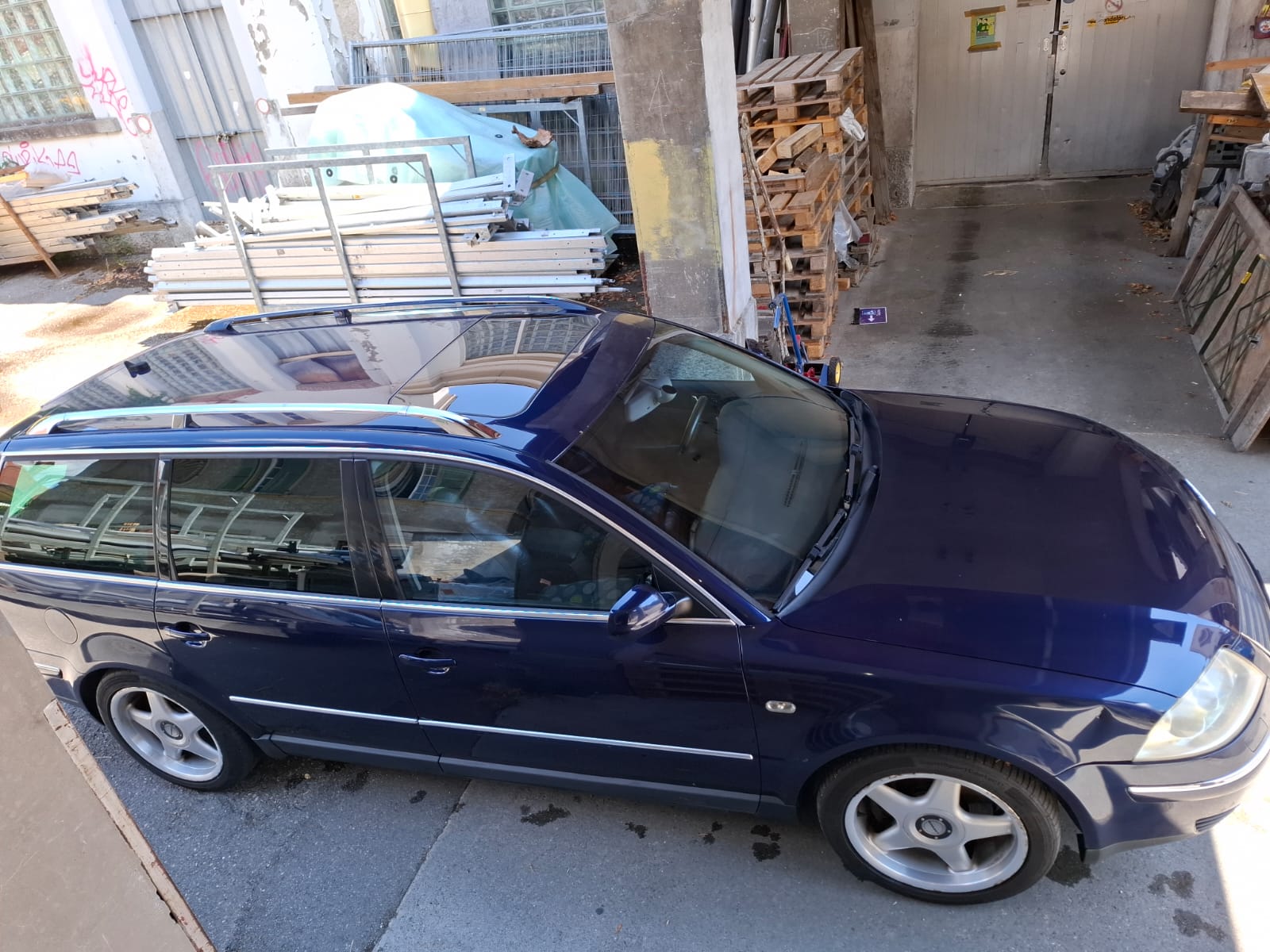 VW Passat Variant 2.3 V5 Trendline-image-2