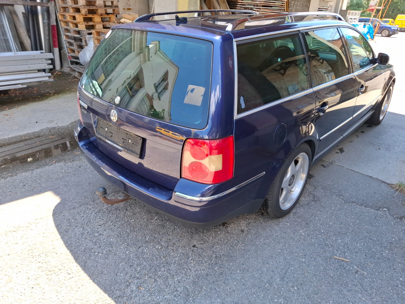 VW Passat Variant 2.3 V5 Trendline-image-5