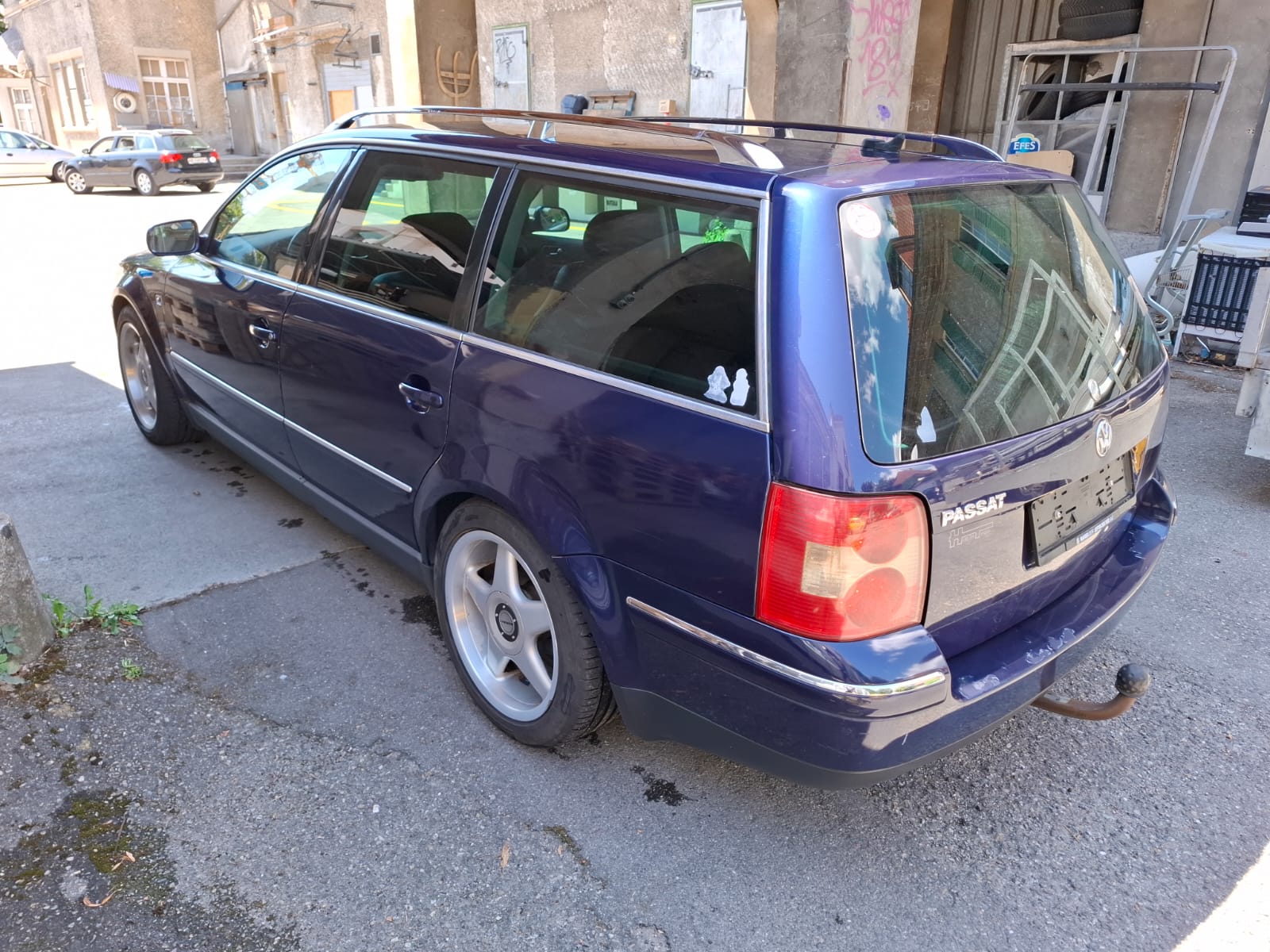 VW Passat Variant 2.3 V5 Trendline-image-6