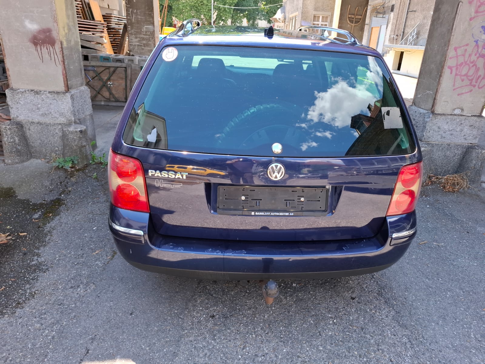 VW Passat Variant 2.3 V5 Trendline-image-7