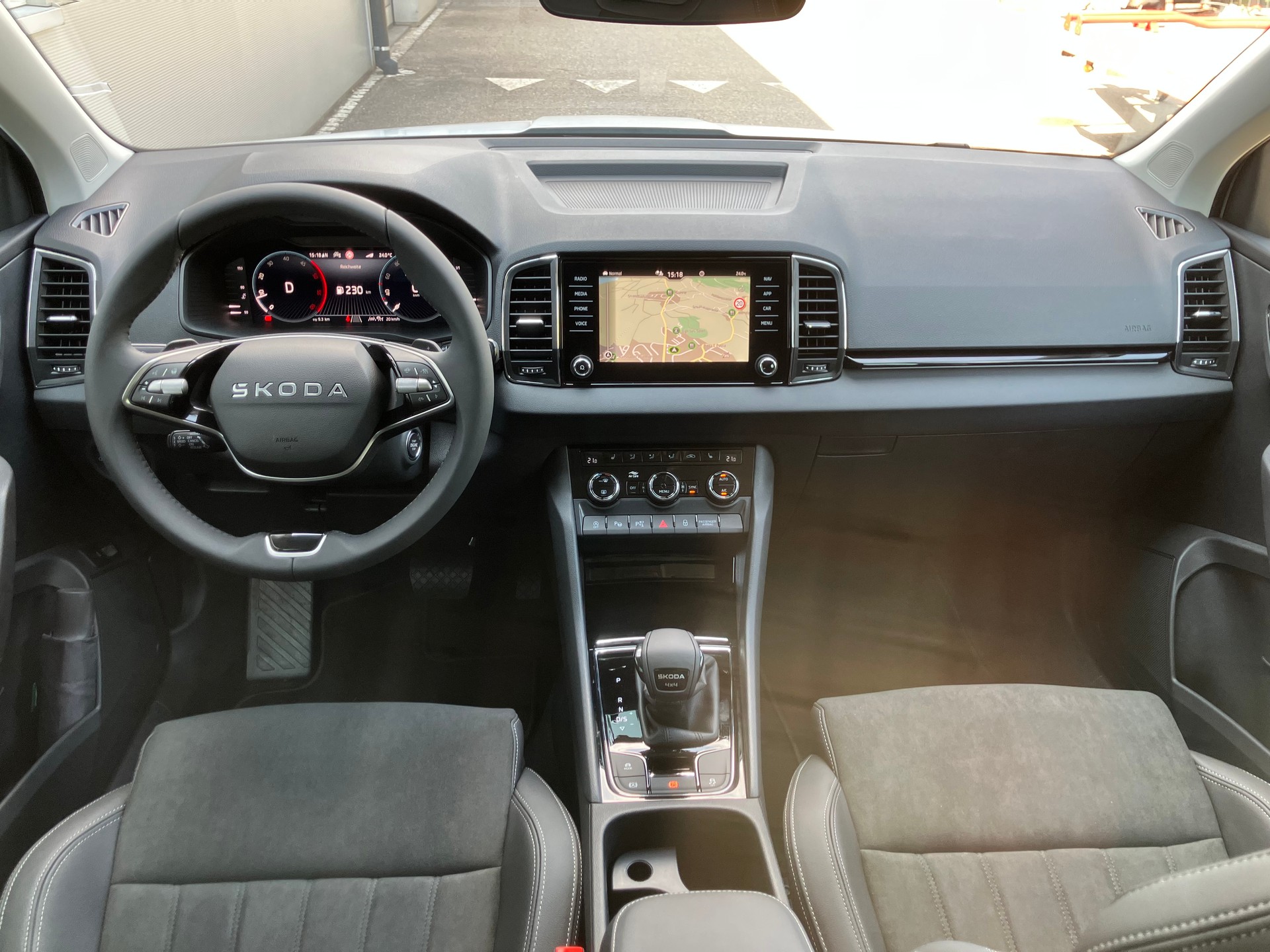 SKODA Karoq 2.0 TDI CR Dynamic 4x4 DSG-image-8