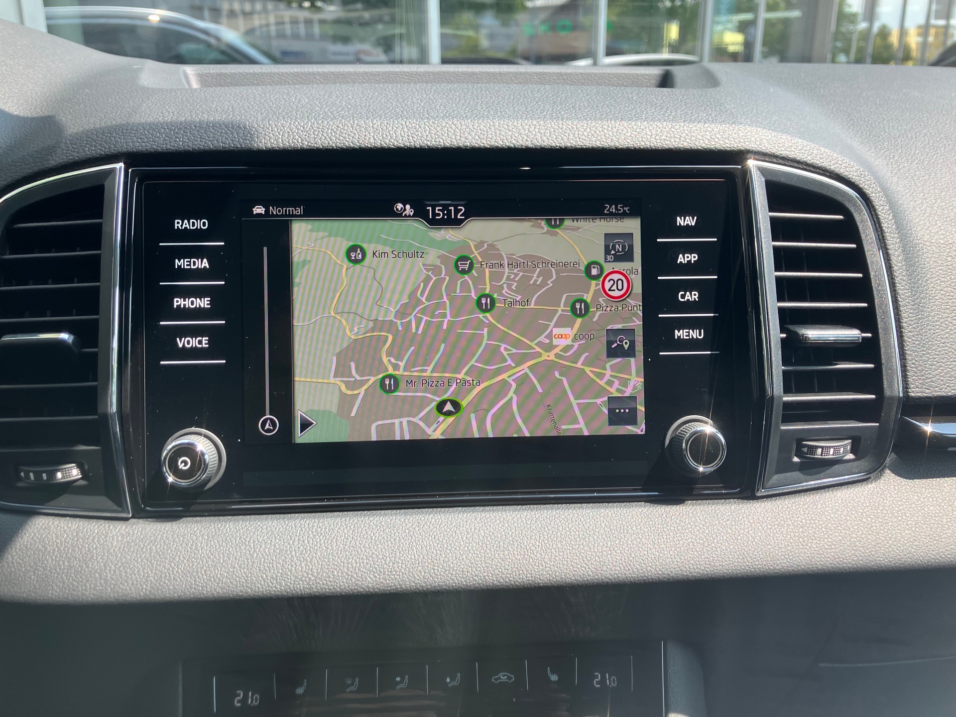SKODA Karoq 2.0 TDI CR Dynamic 4x4 DSG-image-10