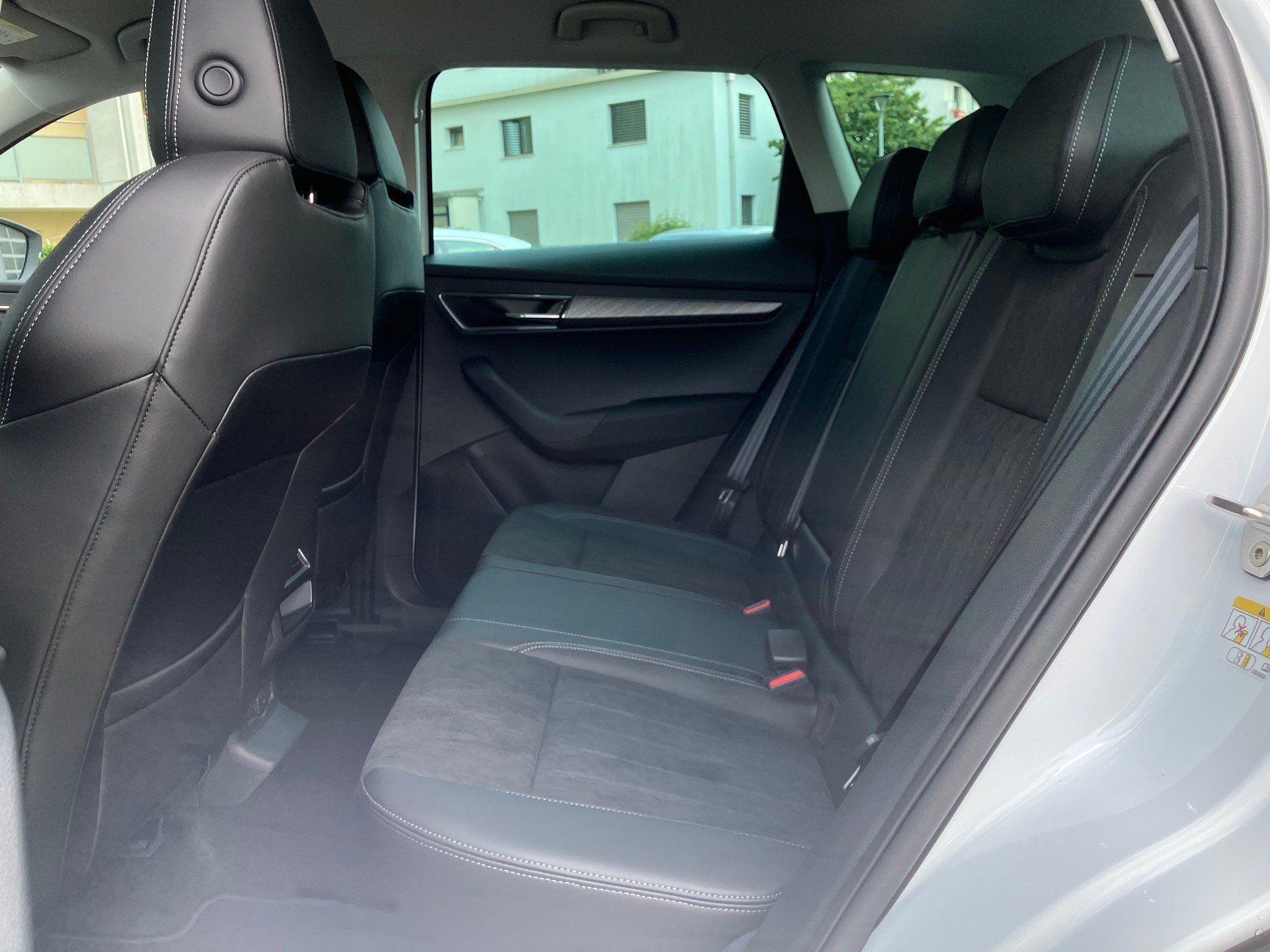 SKODA Karoq 2.0 TDI CR Dynamic 4x4 DSG-image-6