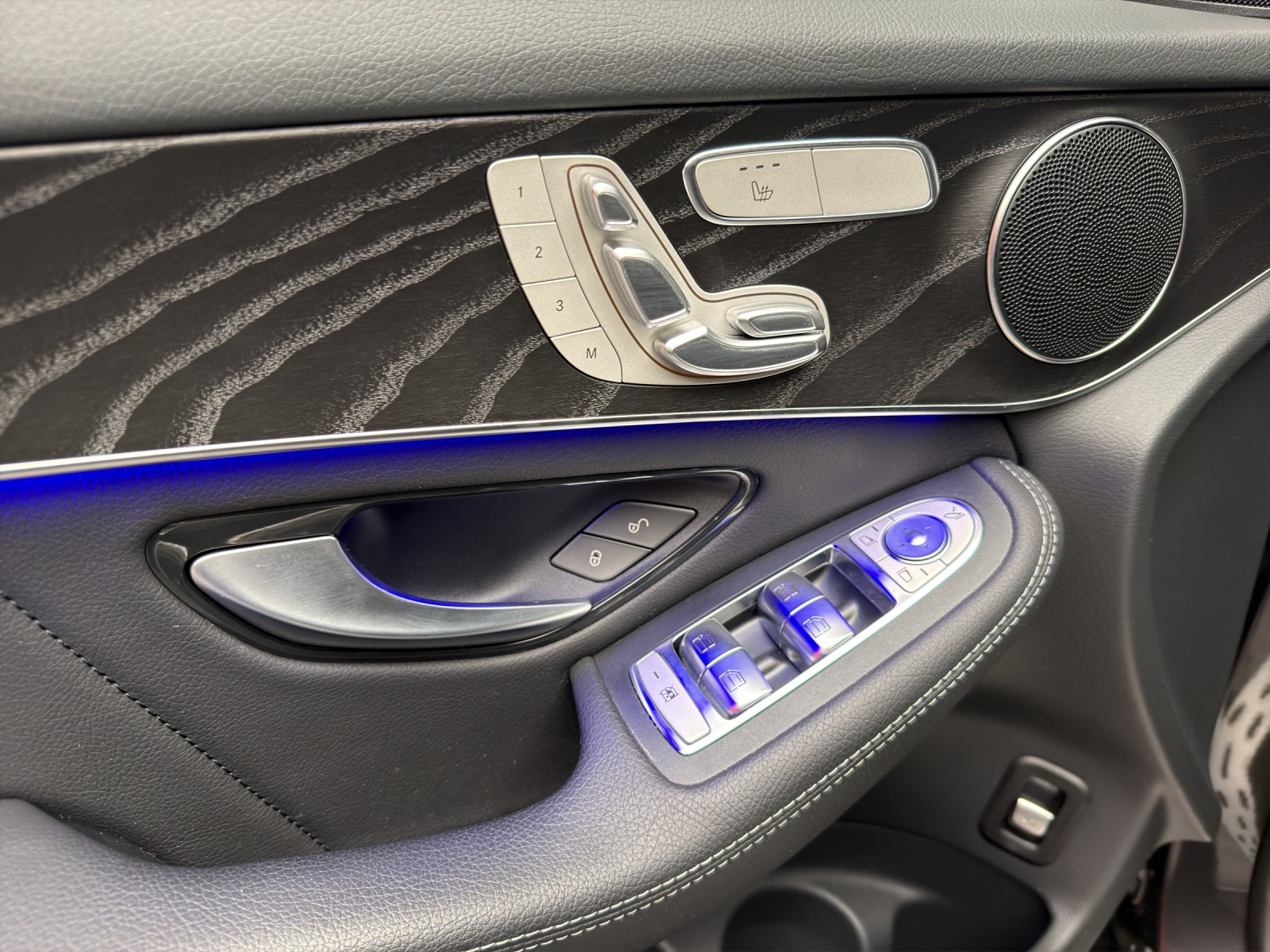 MERCEDES-BENZ GLC 220 d AMG Line 4Matic-image-11