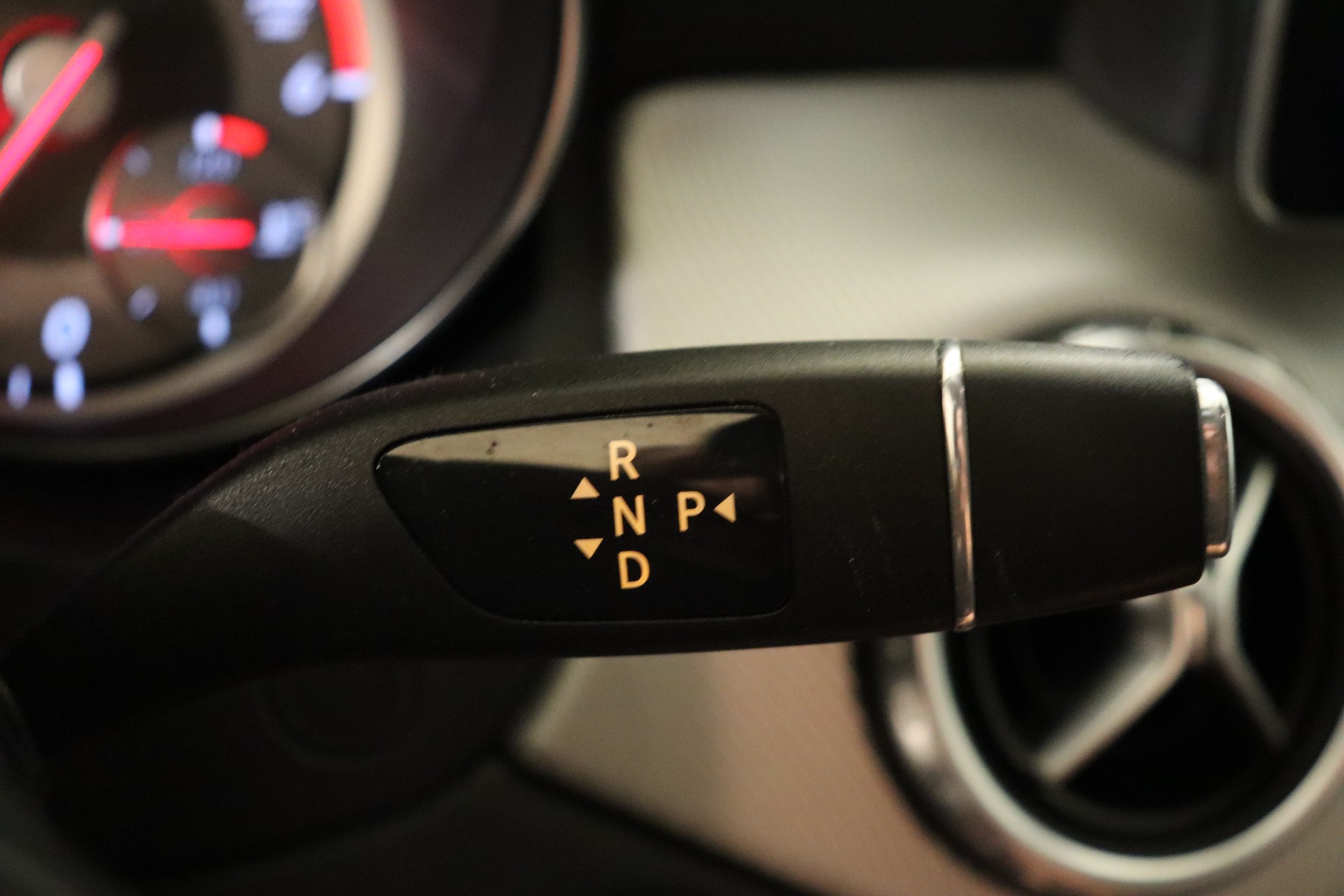 MERCEDES-BENZ GLA 200 CDI Night Star 7G-DCT-image-28