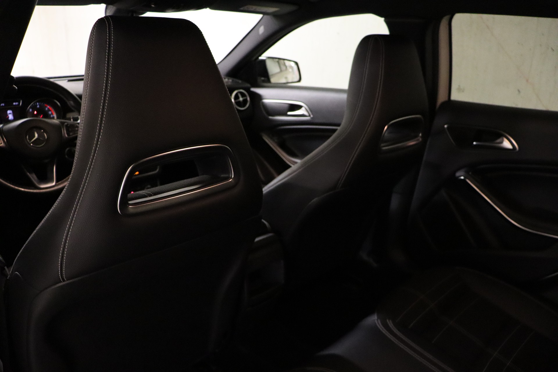 MERCEDES-BENZ GLA 200 CDI Night Star 7G-DCT-image-11