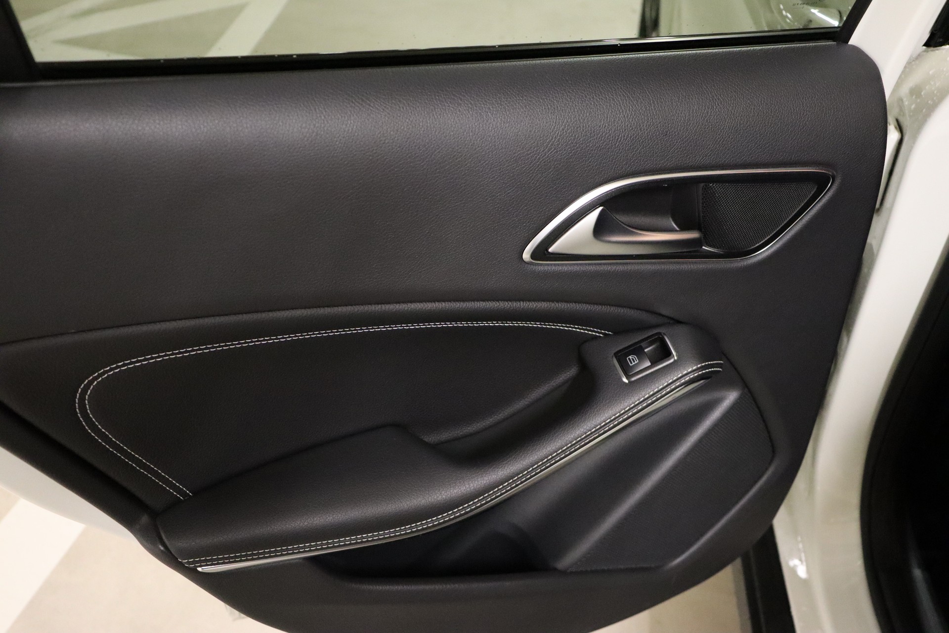 MERCEDES-BENZ GLA 200 CDI Night Star 7G-DCT-image-10