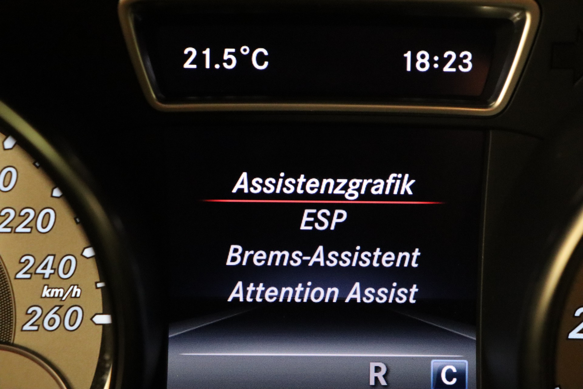 MERCEDES-BENZ GLA 200 CDI Night Star 7G-DCT-image-21