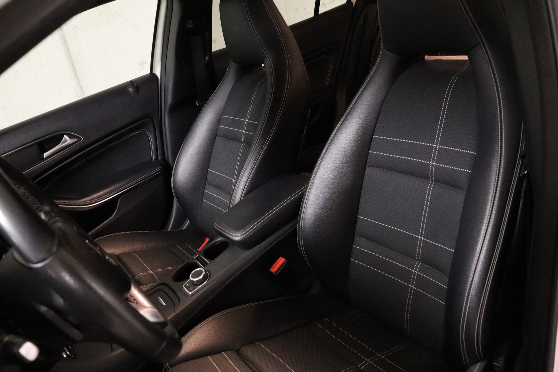 MERCEDES-BENZ GLA 200 CDI Night Star 7G-DCT-image-13