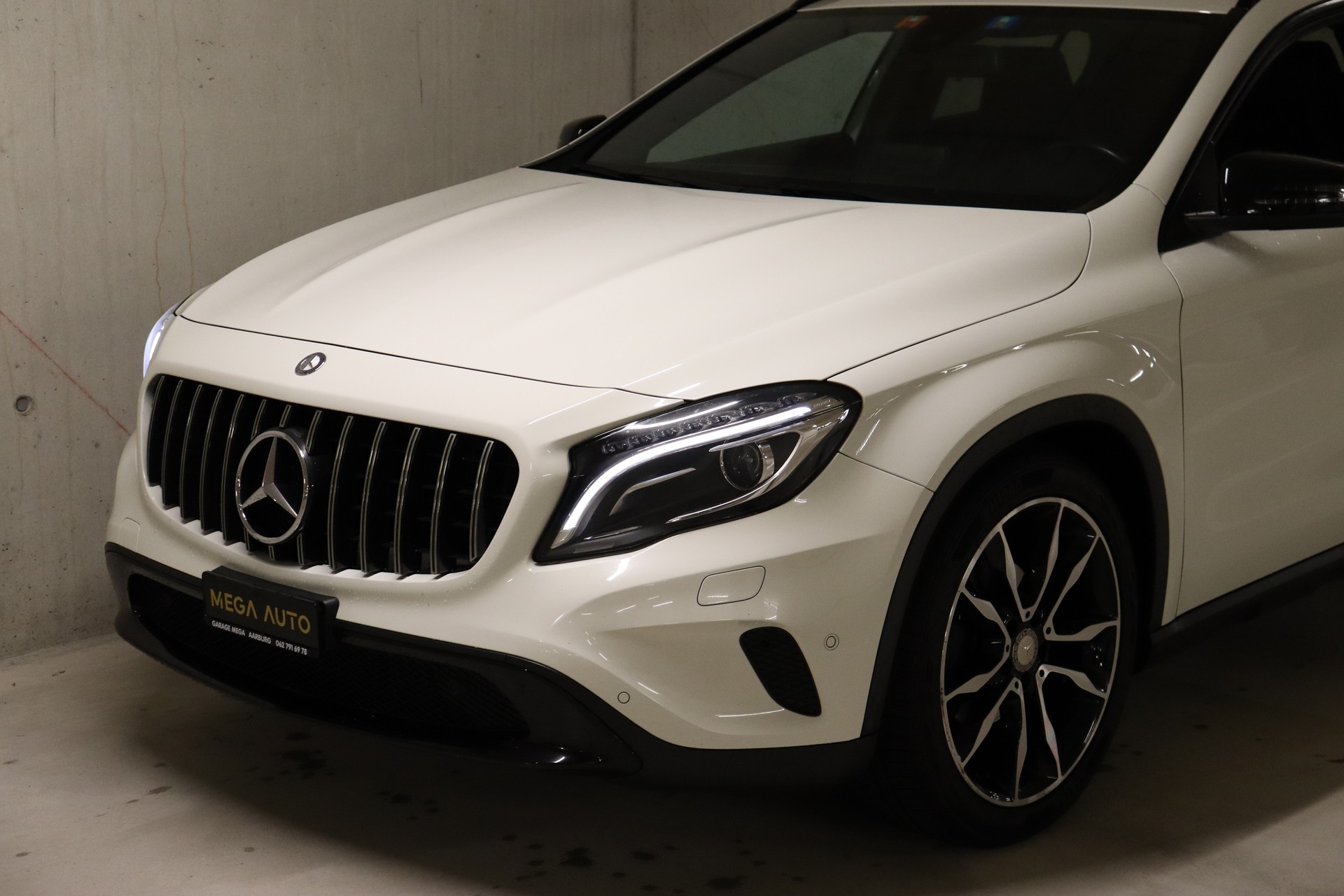 MERCEDES-BENZ GLA 200 CDI Night Star 7G-DCT-image-2