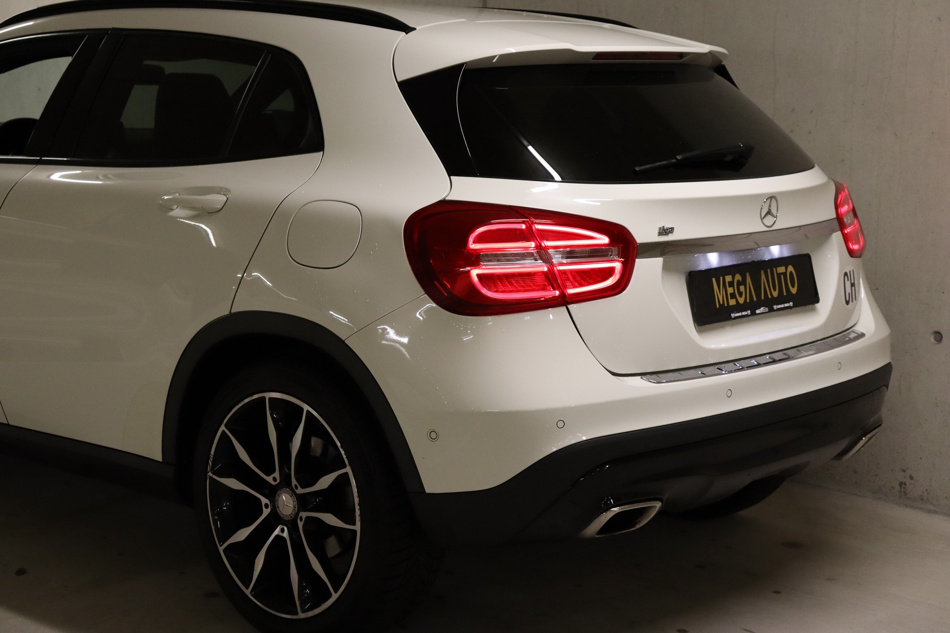MERCEDES-BENZ GLA 200 CDI Night Star 7G-DCT-image-8