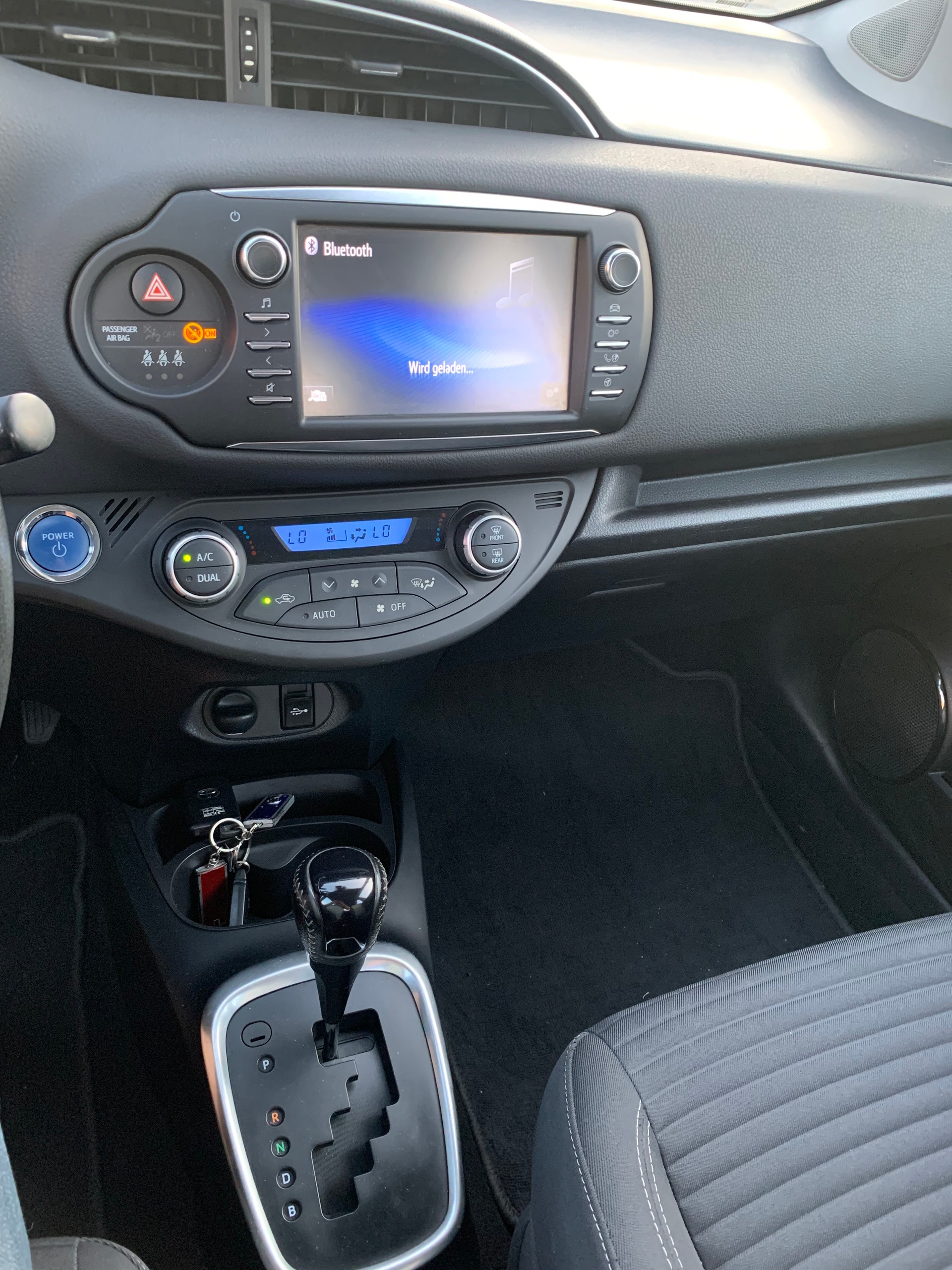 TOYOTA Yaris 1.5 VVT-i Hybrid Style e-CVT-image-10