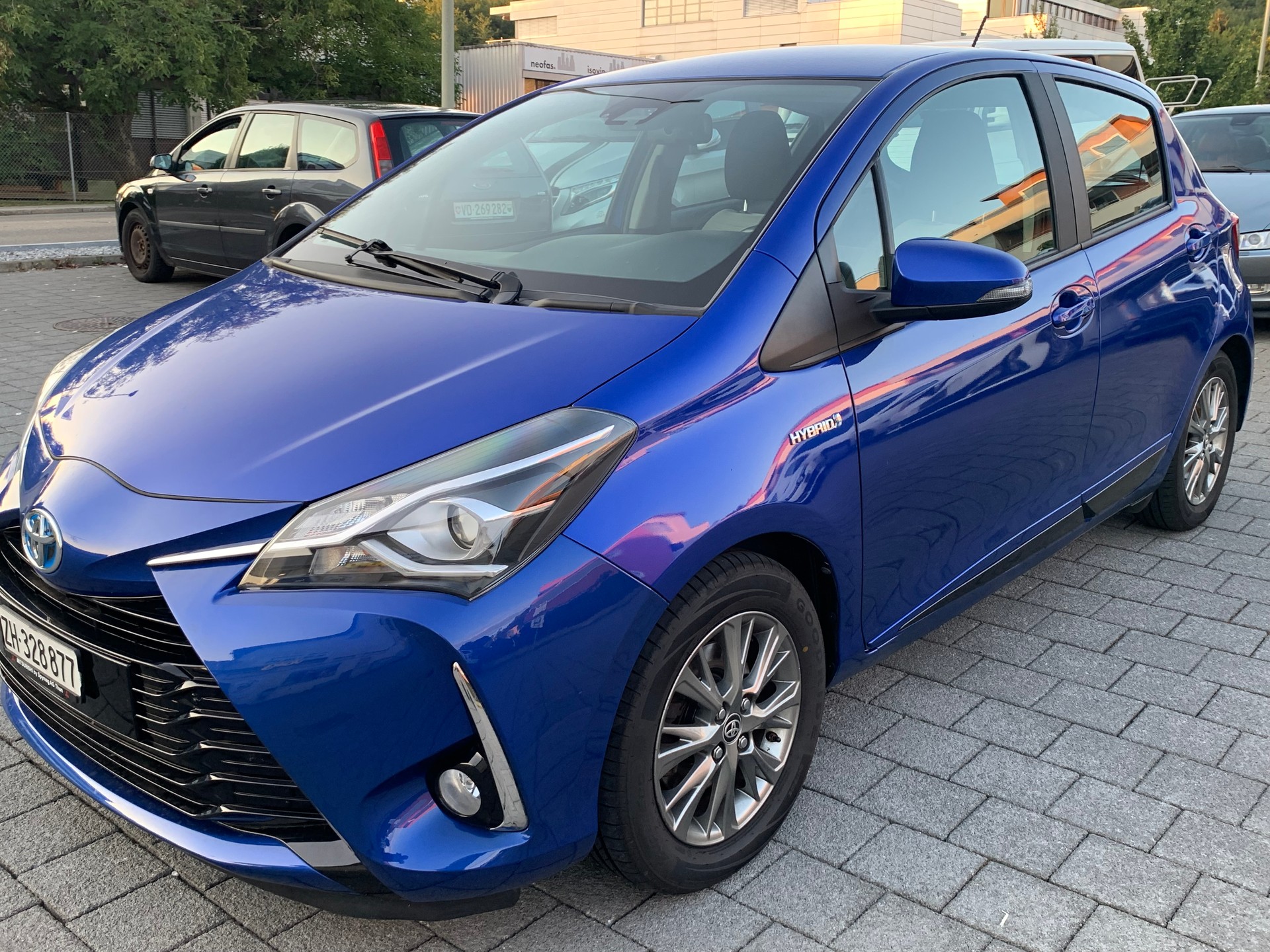 TOYOTA Yaris 1.5 VVT-i Hybrid Style e-CVT-image-6