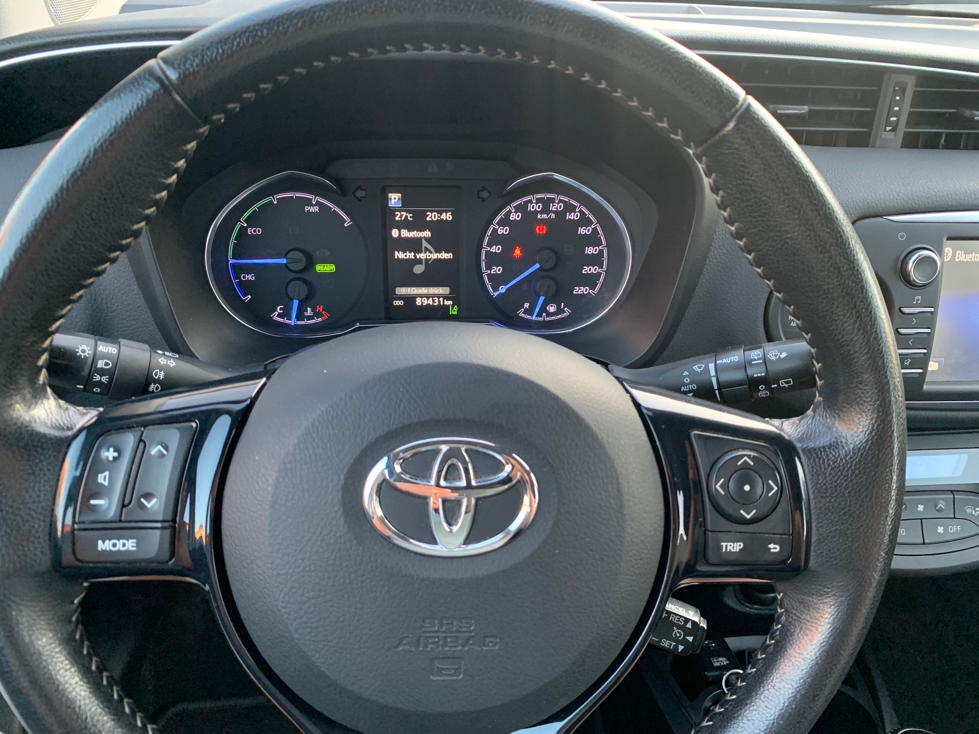 TOYOTA Yaris 1.5 VVT-i Hybrid Style e-CVT-image-12
