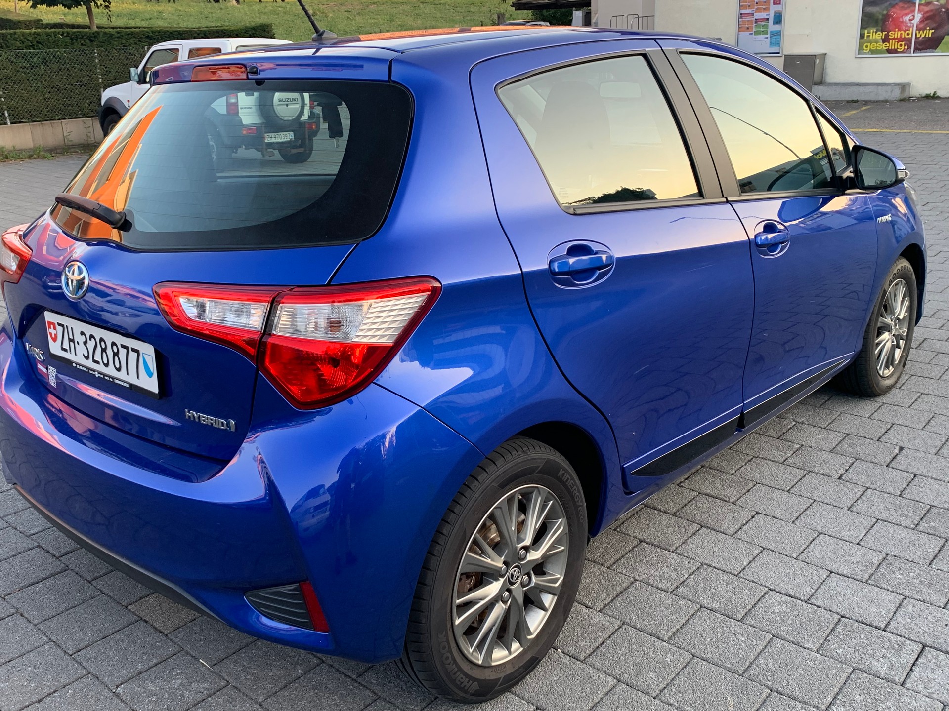 TOYOTA Yaris 1.5 VVT-i Hybrid Style e-CVT-image-3