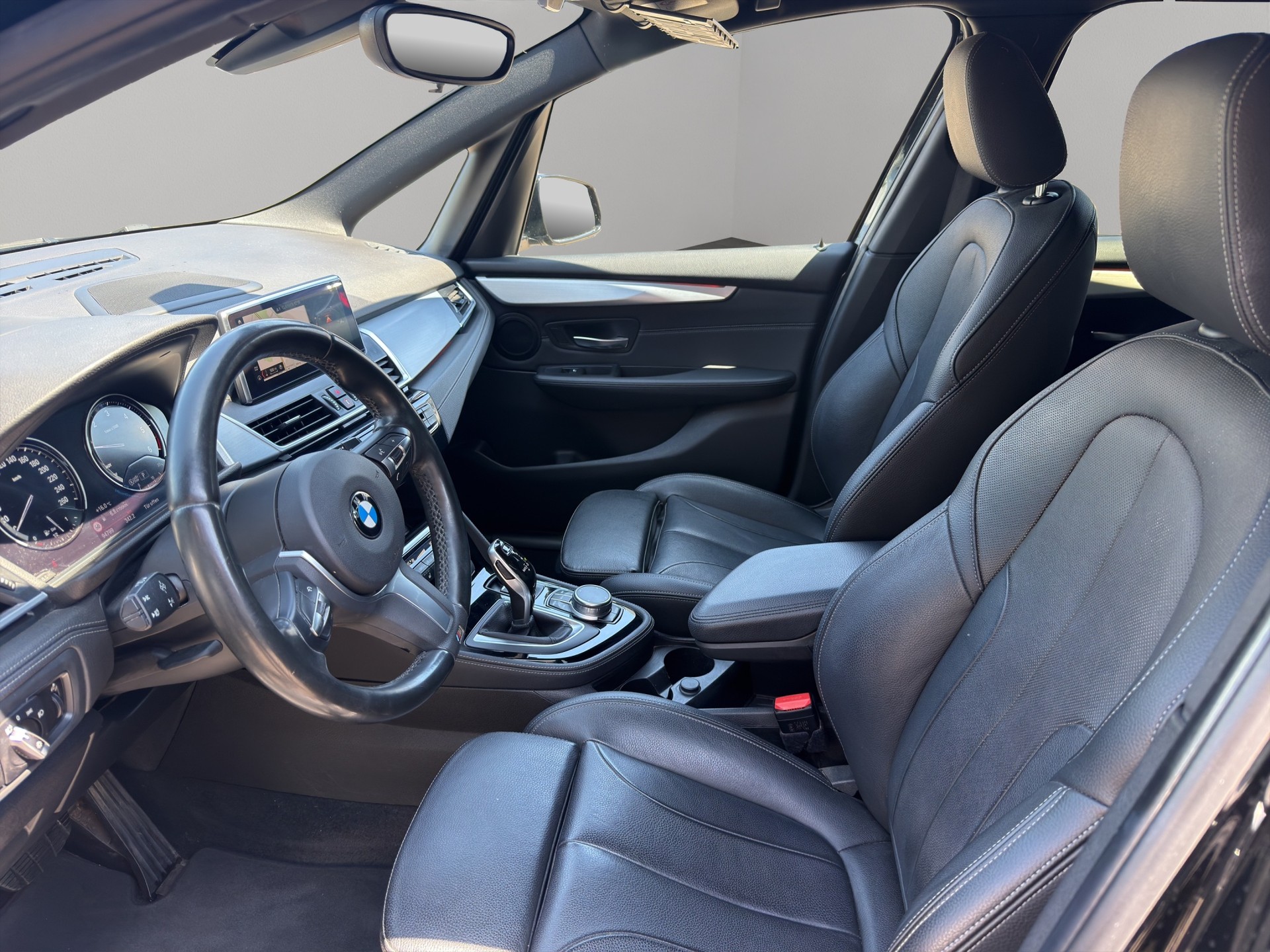 BMW 220d xDrive Gran Tourer Steptronic M Sport-image-8