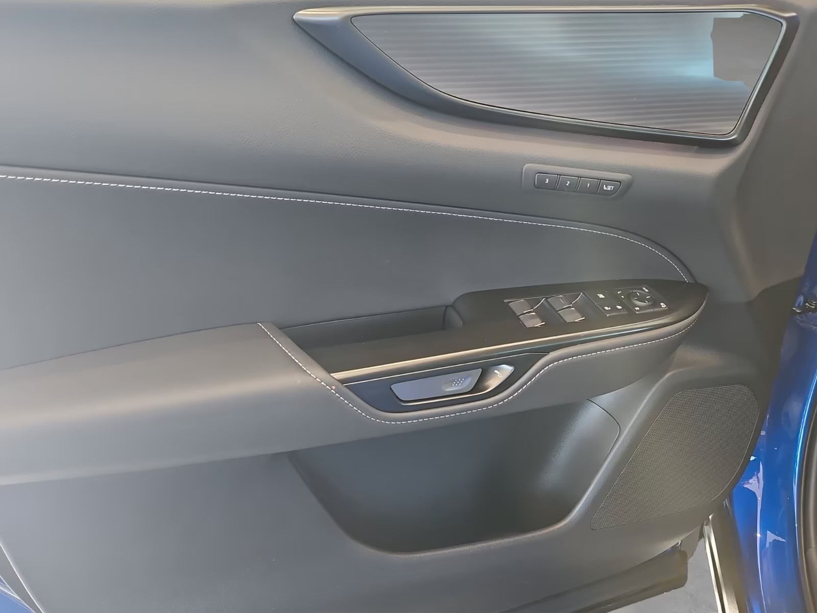 LEXUS NX 450h+ E-FOUR F Sport-image-5