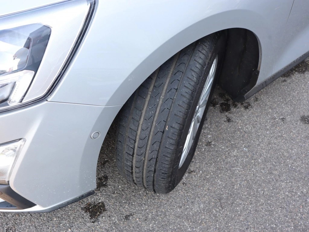 FORD Focus 2.0 TDCi Titanium Automatic ** Teil-Leder ** G.Navi mit RF-kamera ** Ab MFK & Service **-image-12
