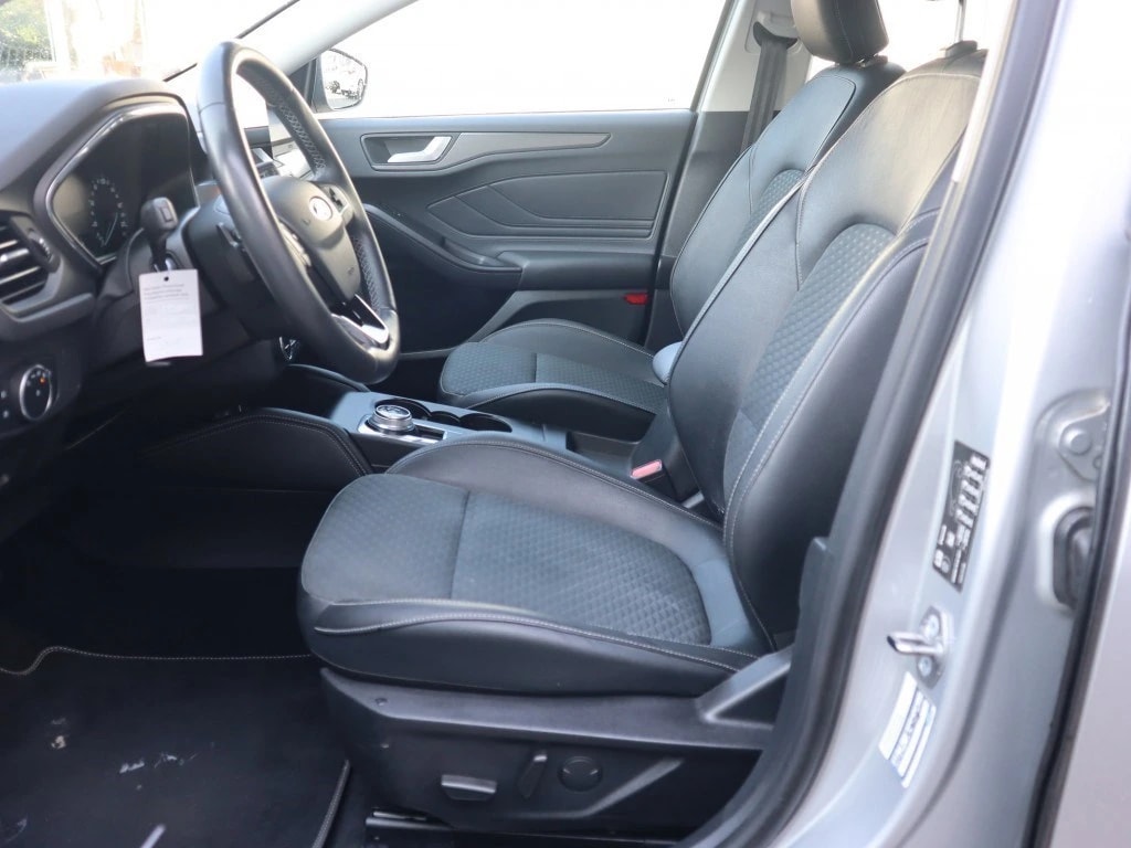 FORD Focus 2.0 TDCi Titanium Automatic ** Teil-Leder ** G.Navi mit RF-kamera ** Ab MFK & Service **-image-10