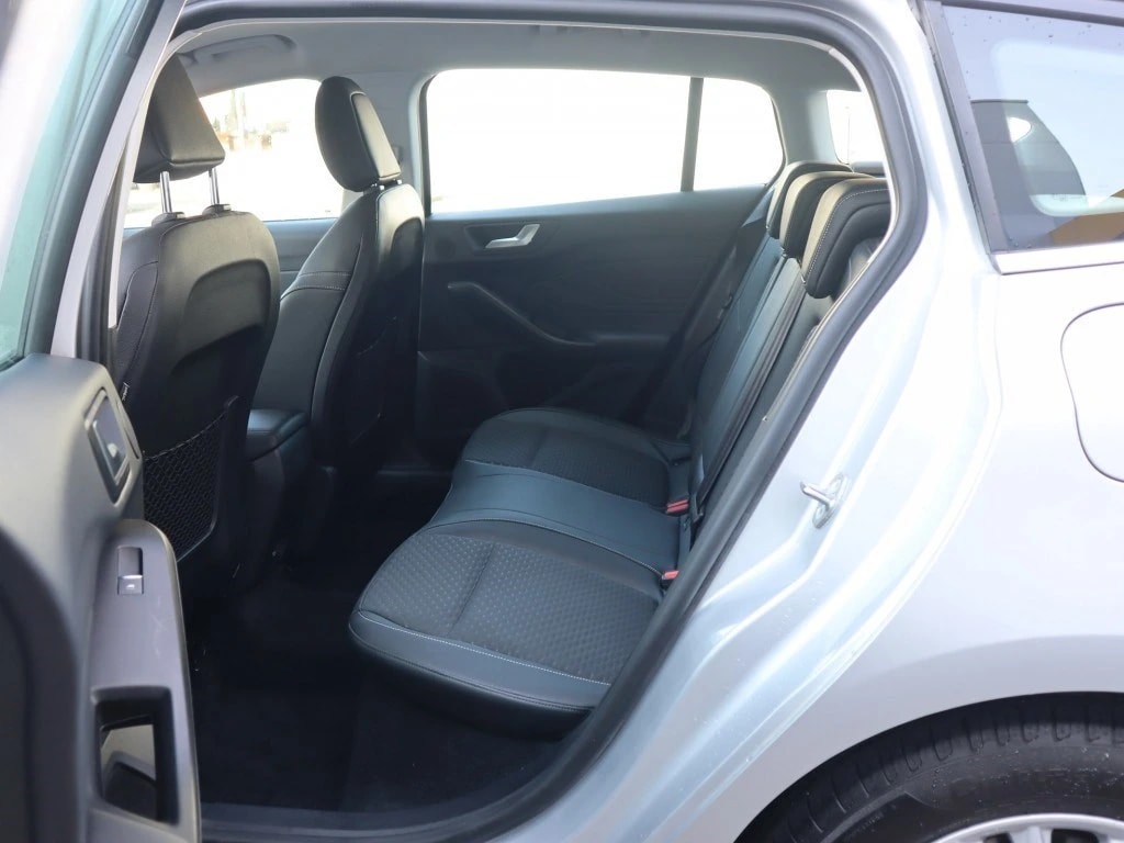 FORD Focus 2.0 TDCi Titanium Automatic ** Teil-Leder ** G.Navi mit RF-kamera ** Ab MFK & Service **-image-11
